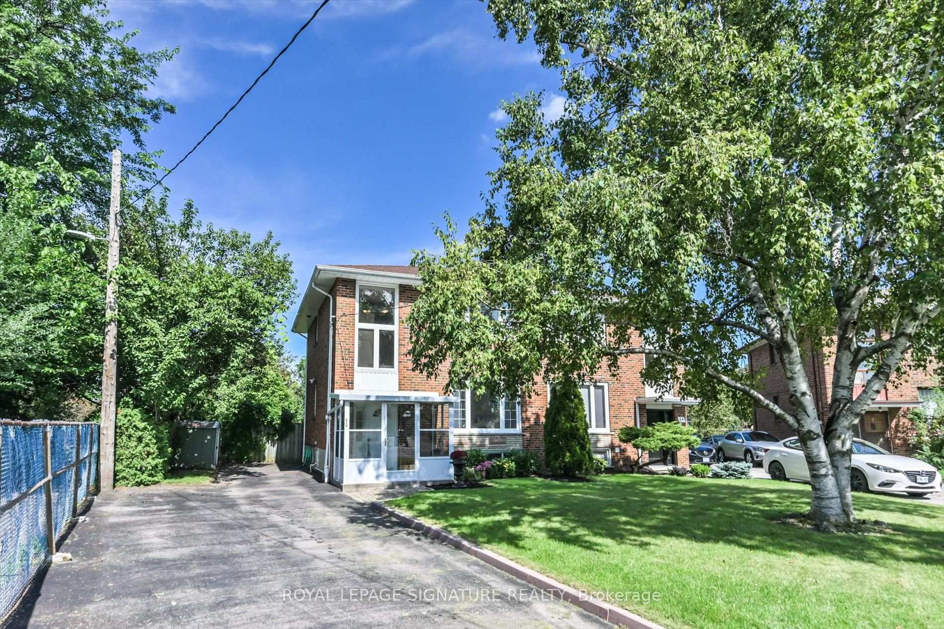 52 Daleside Crescent, Toronto, ON M4A 2H6