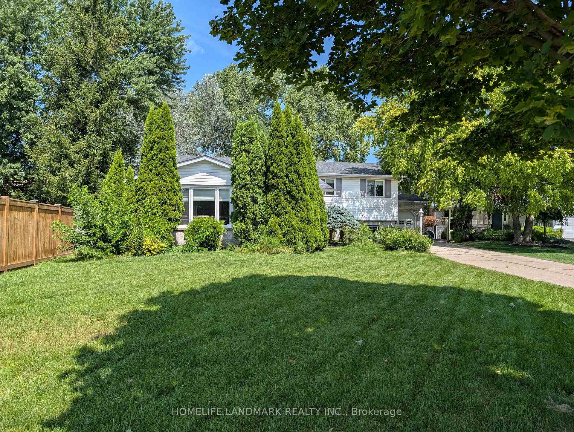 3 Pacifico Place, St. Catharines, ON L2S 3N5