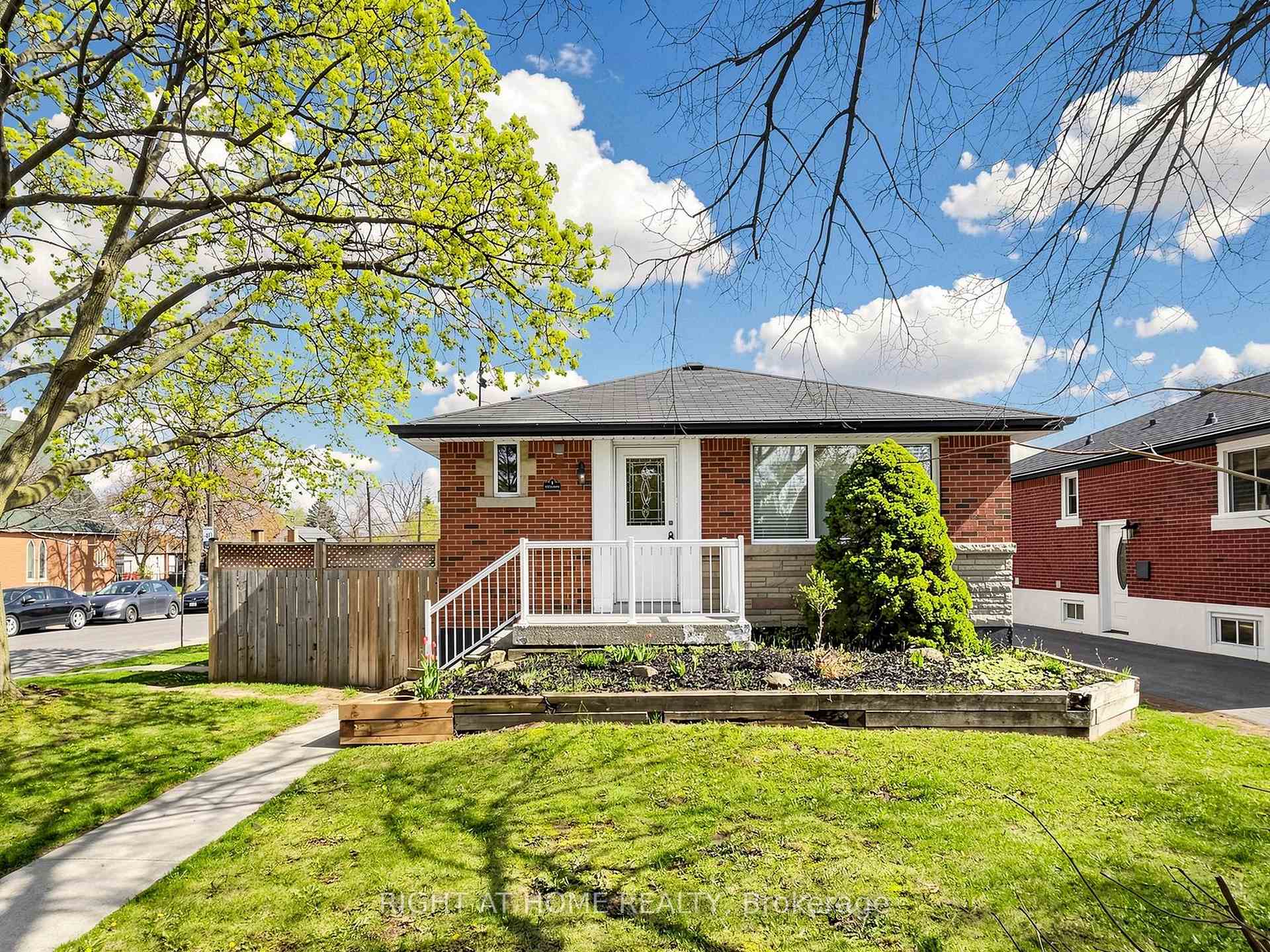 1 Welbourn Drive, Hamilton, ON L9A 3N1