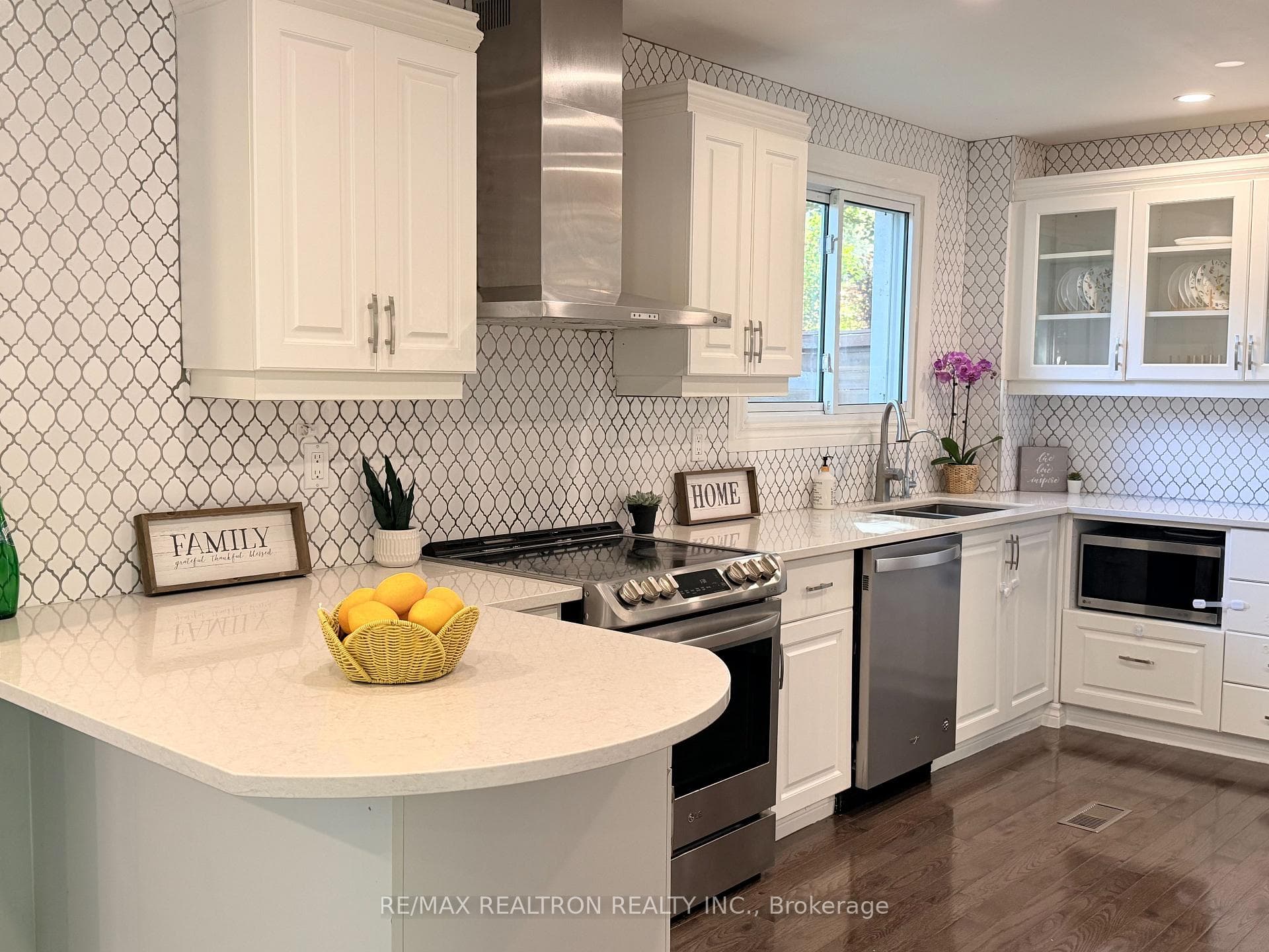 383 Sandford Street, Newmarket, ON L3Y 4S5