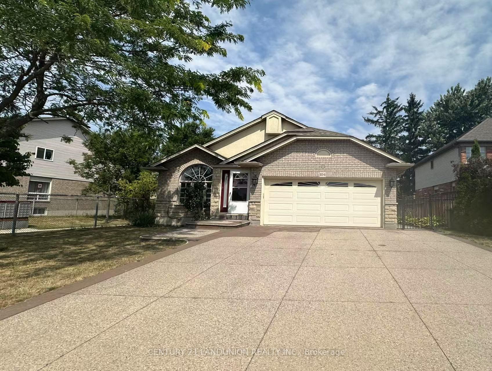 104 Hepburn Crescent, Hamilton, ON L9C 7S5