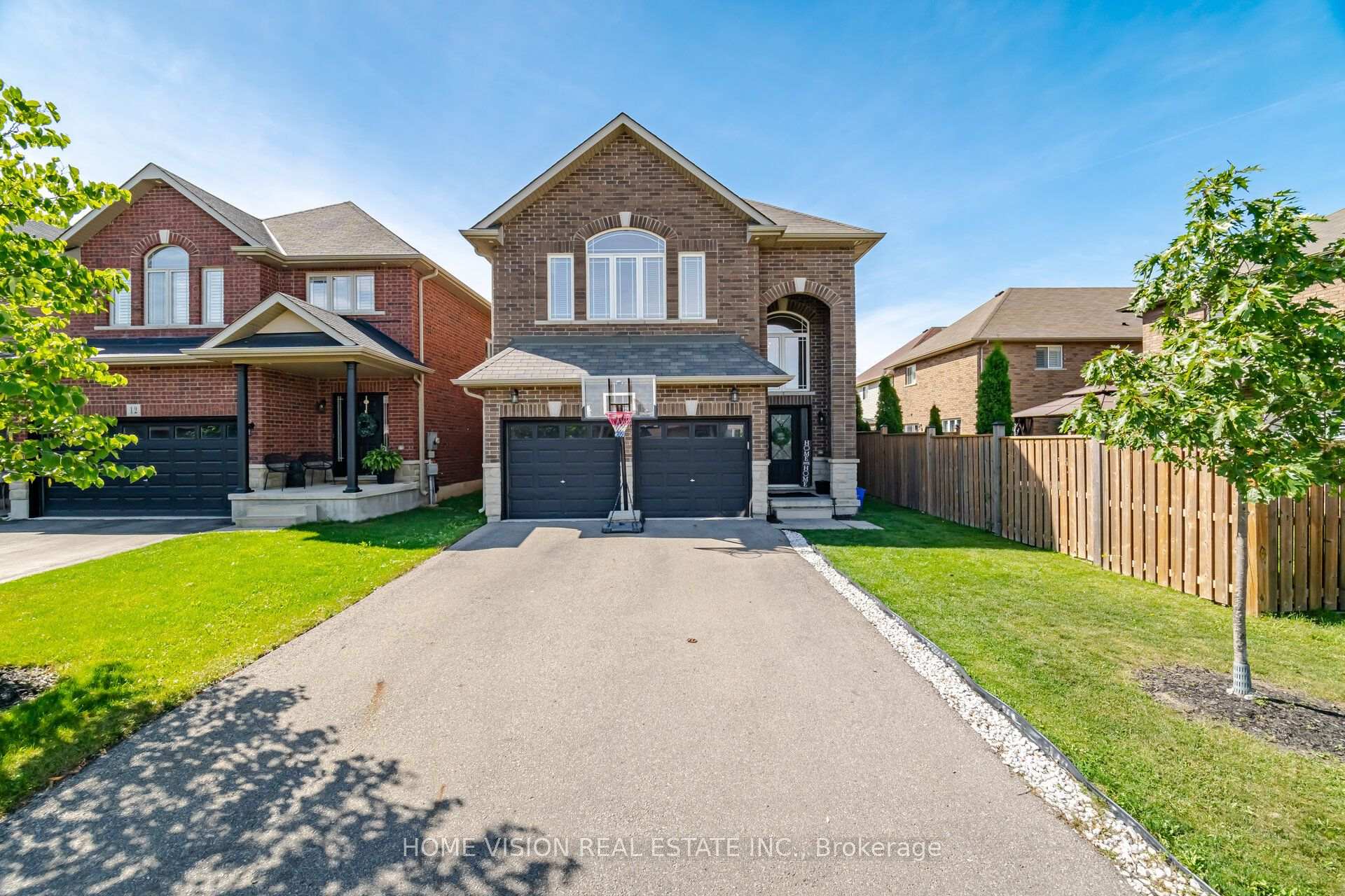 8 Colorado Boulevard, Hamilton, ON L0R 1P0