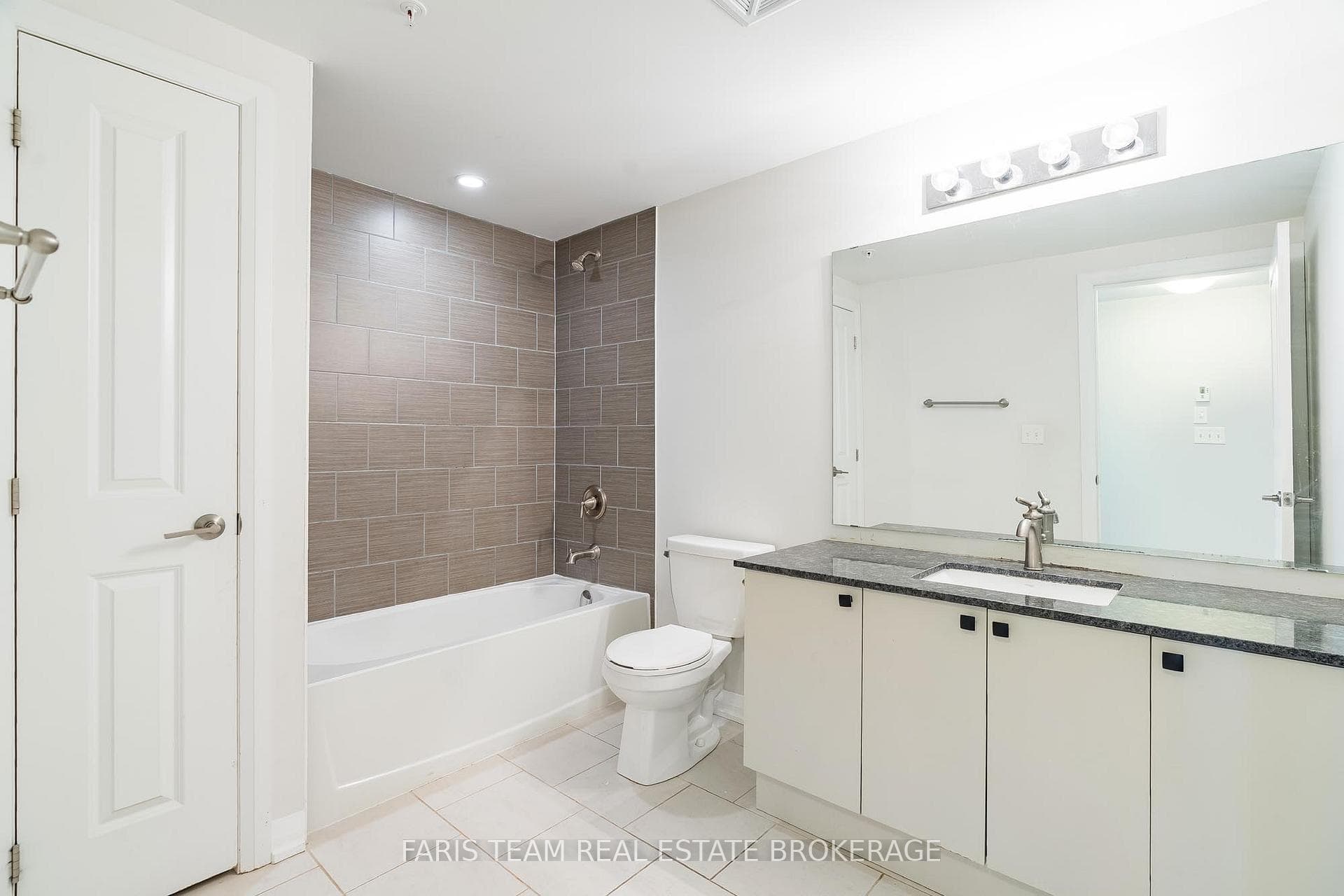 20 Koda Street 211, Barrie, ON L9J 0J7