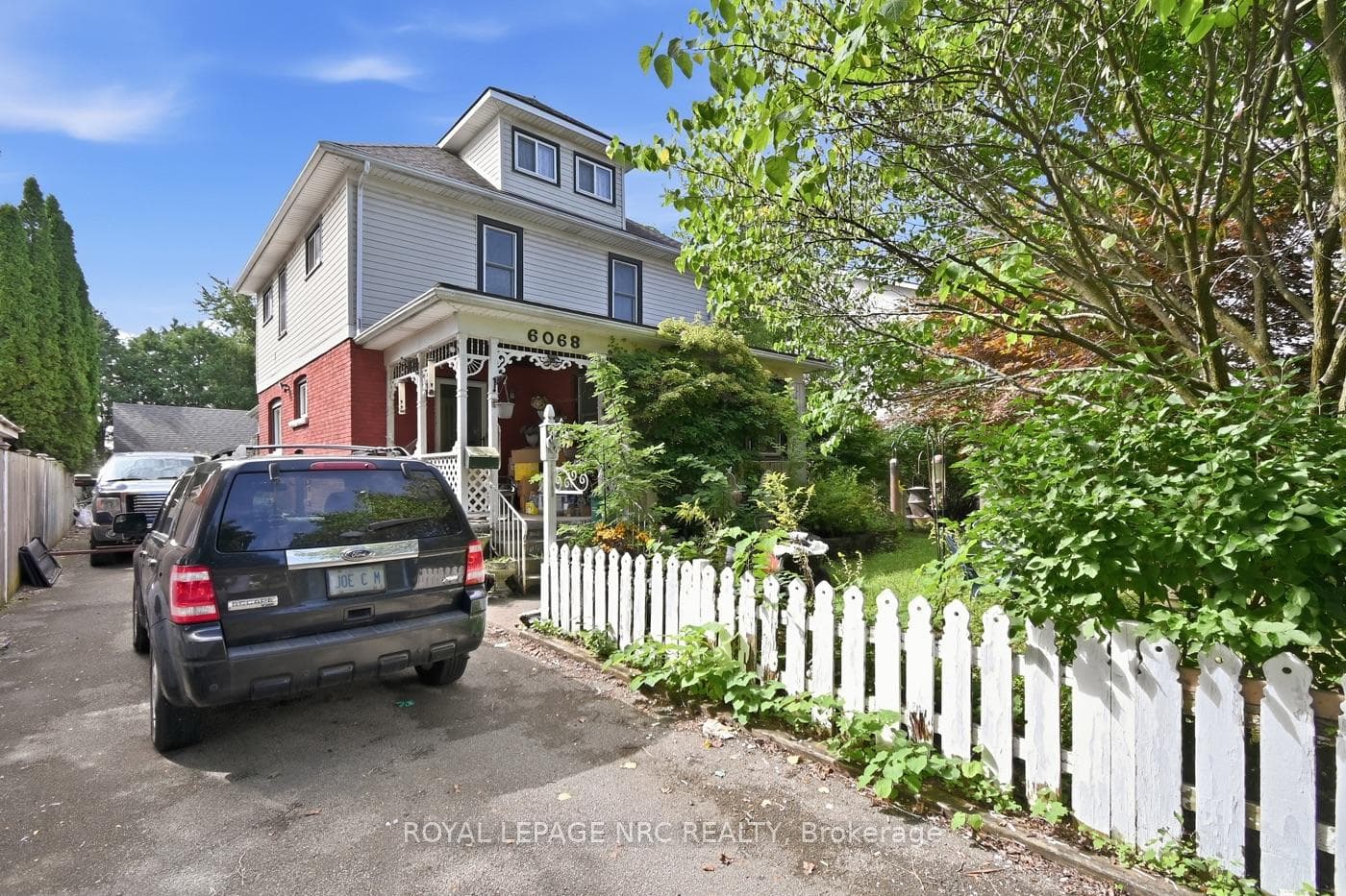 6068 Dixon Street, Niagara Falls, ON L2G 2L5