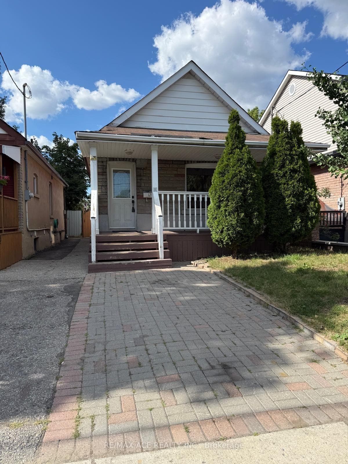 12 Mahoney Avenue, Toronto, ON M6M 2H4