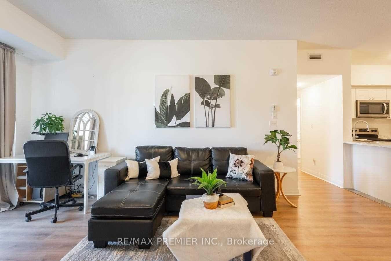 20 Koda Street 109, Barrie, ON L9J 0J7