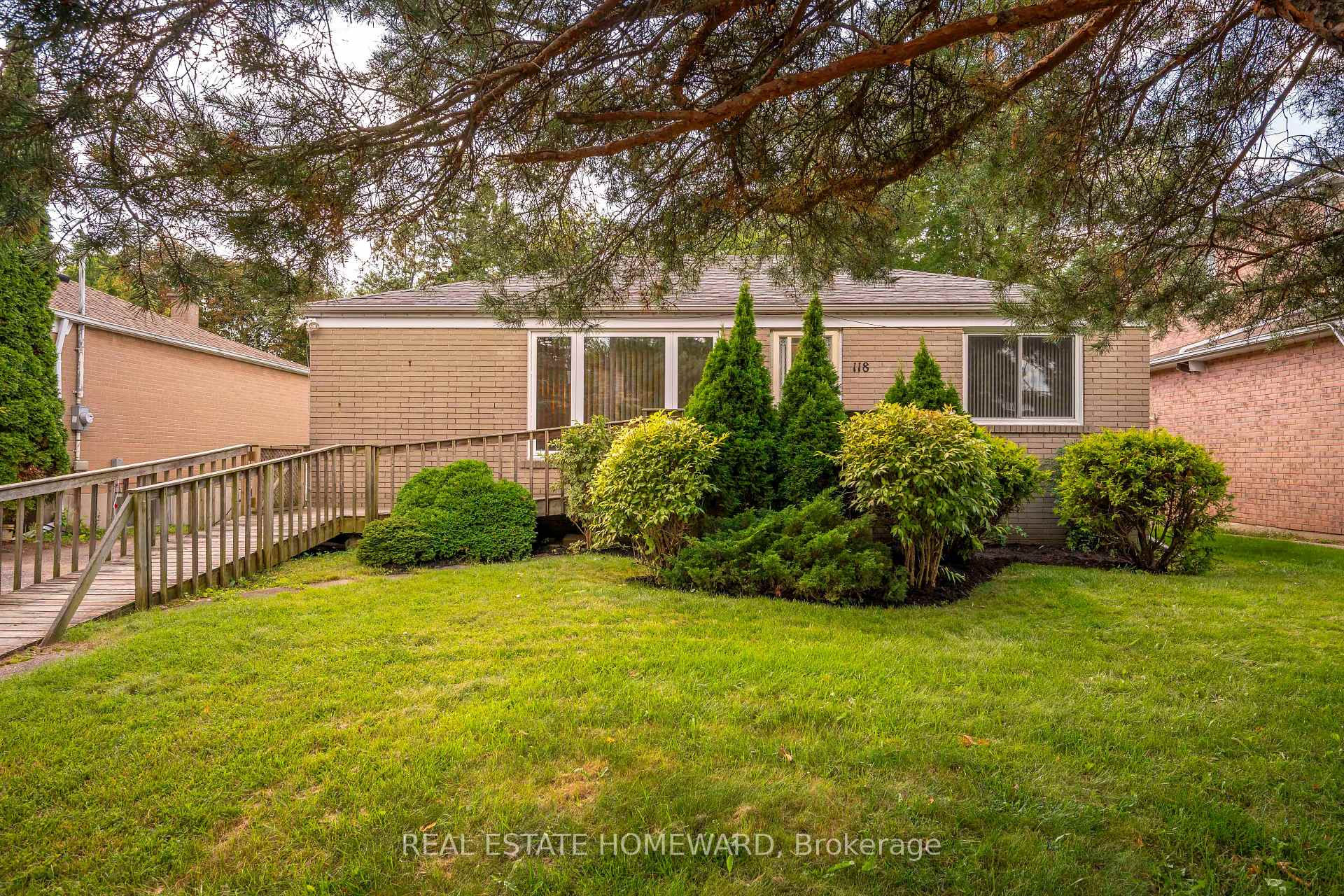 118 Zaph Avenue, Toronto, ON M1C 1M8