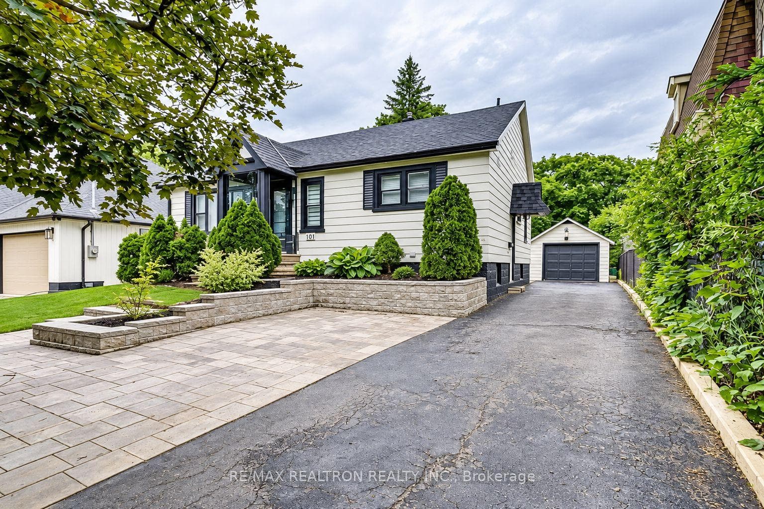 101 Arnold Crescent, Richmond Hill, ON L4C 3R7