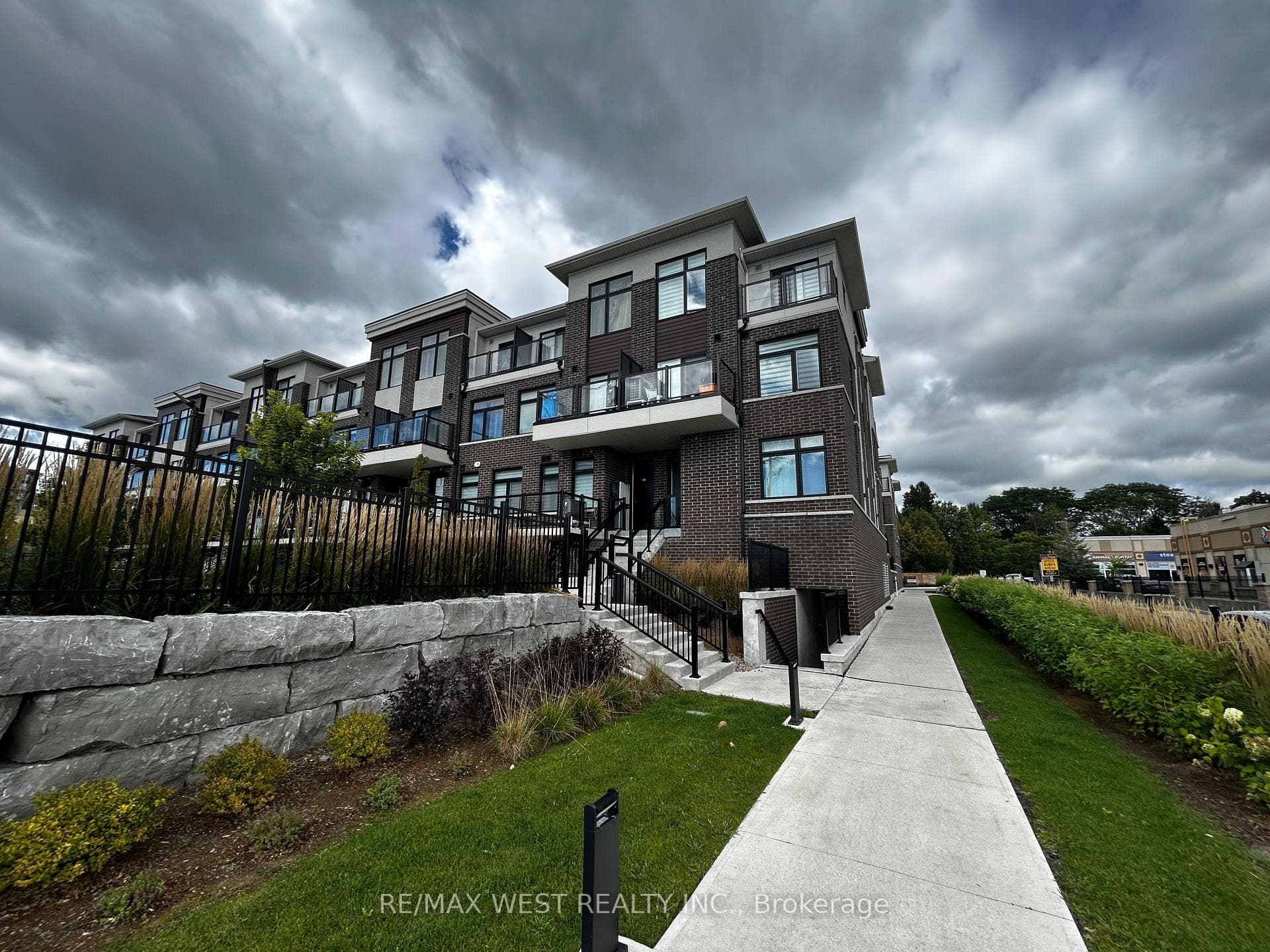 755 Omega Drive 216, Pickering, ON L1V 0H1