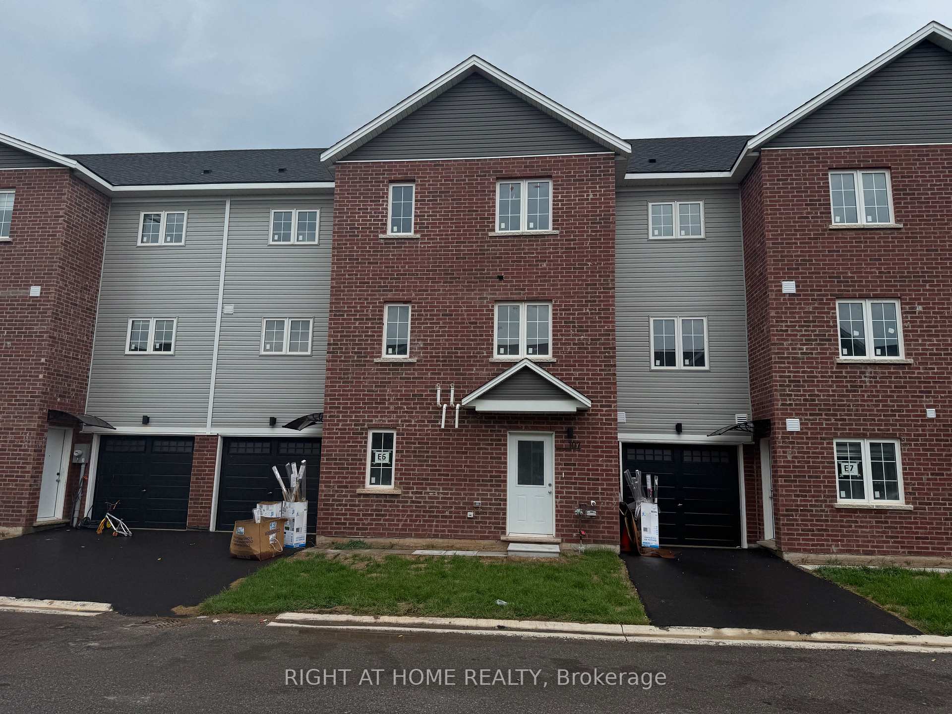 107 Highriver Trail (MAIN), Welland, ON L3C 0H6