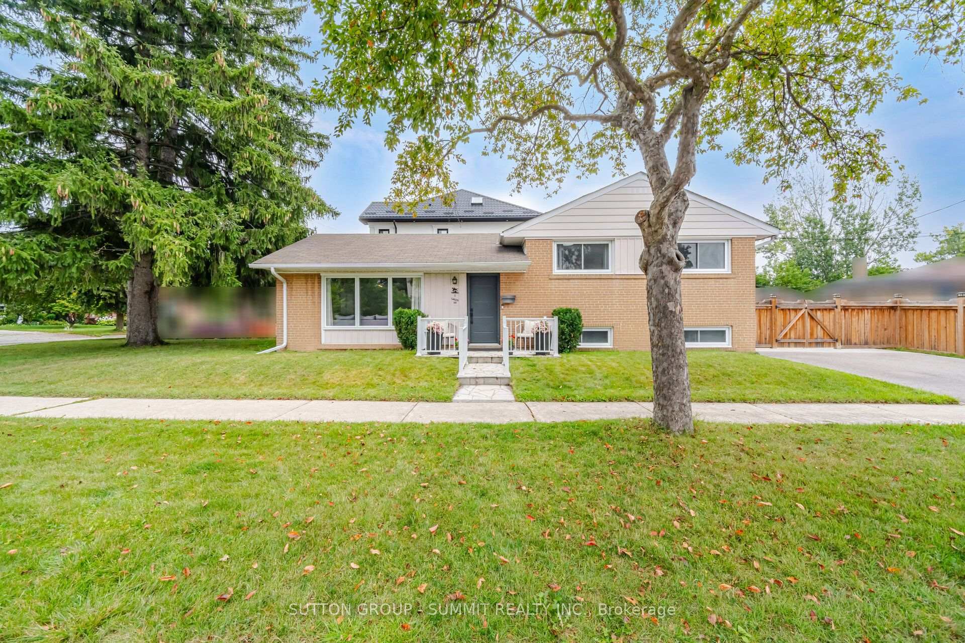 1 Lagos Road, Toronto, ON M9W 4E3