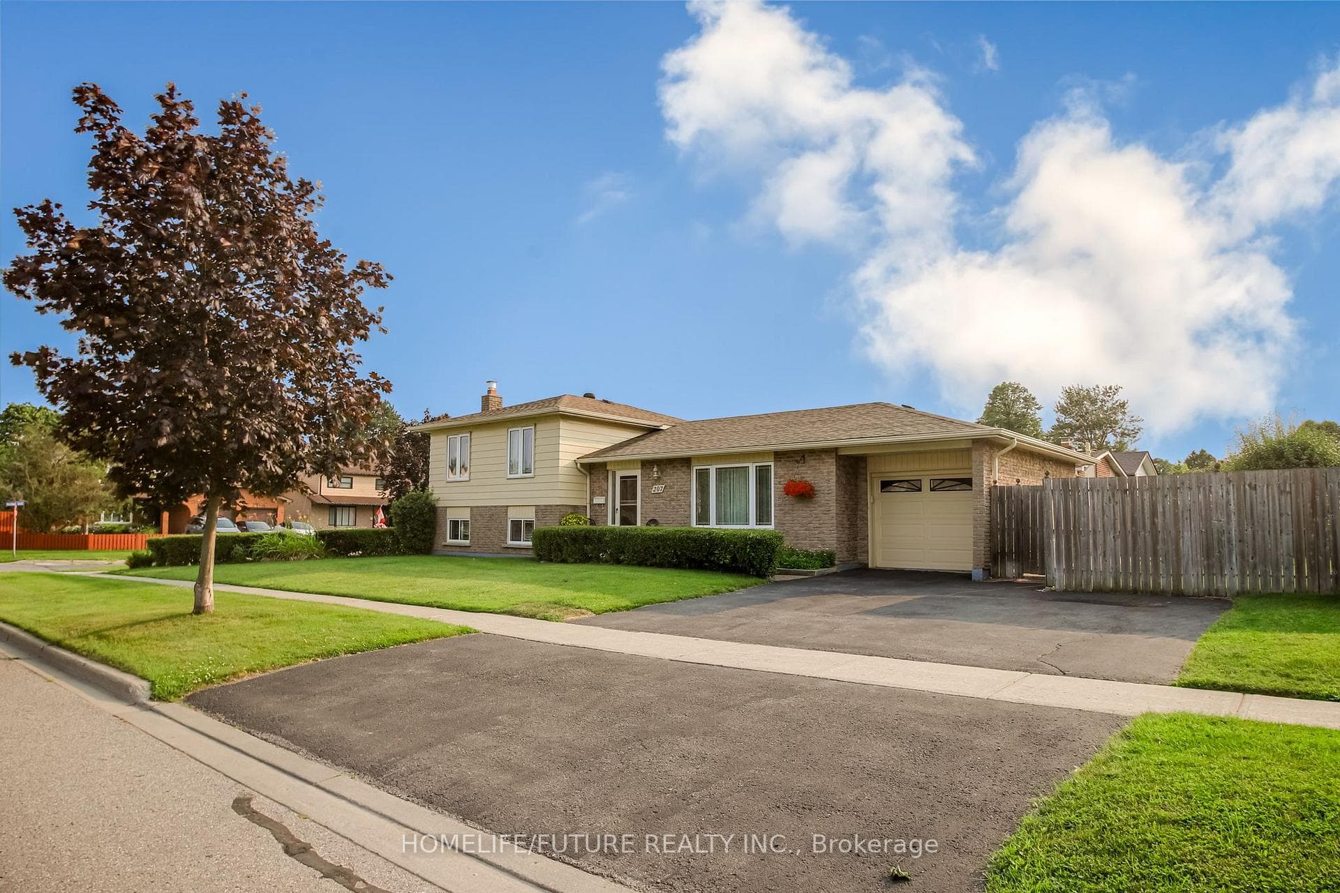 207 Michael Boulevard, Whitby, ON L1N 6B5