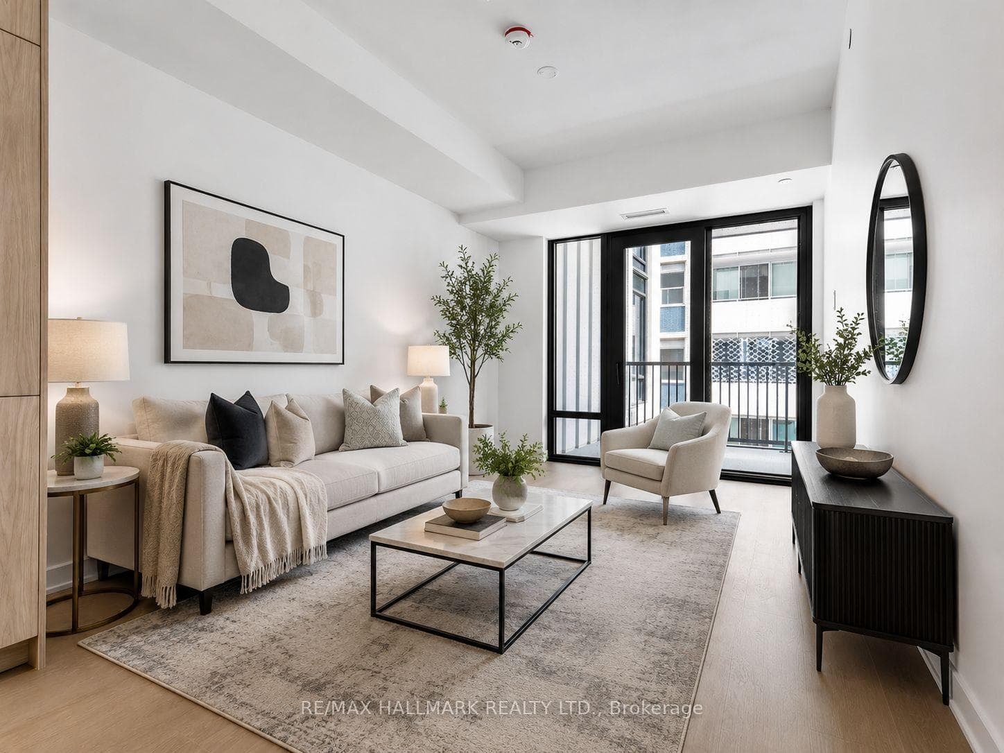 91 Montclair Avenue 528, Toronto, ON M5P 0B1