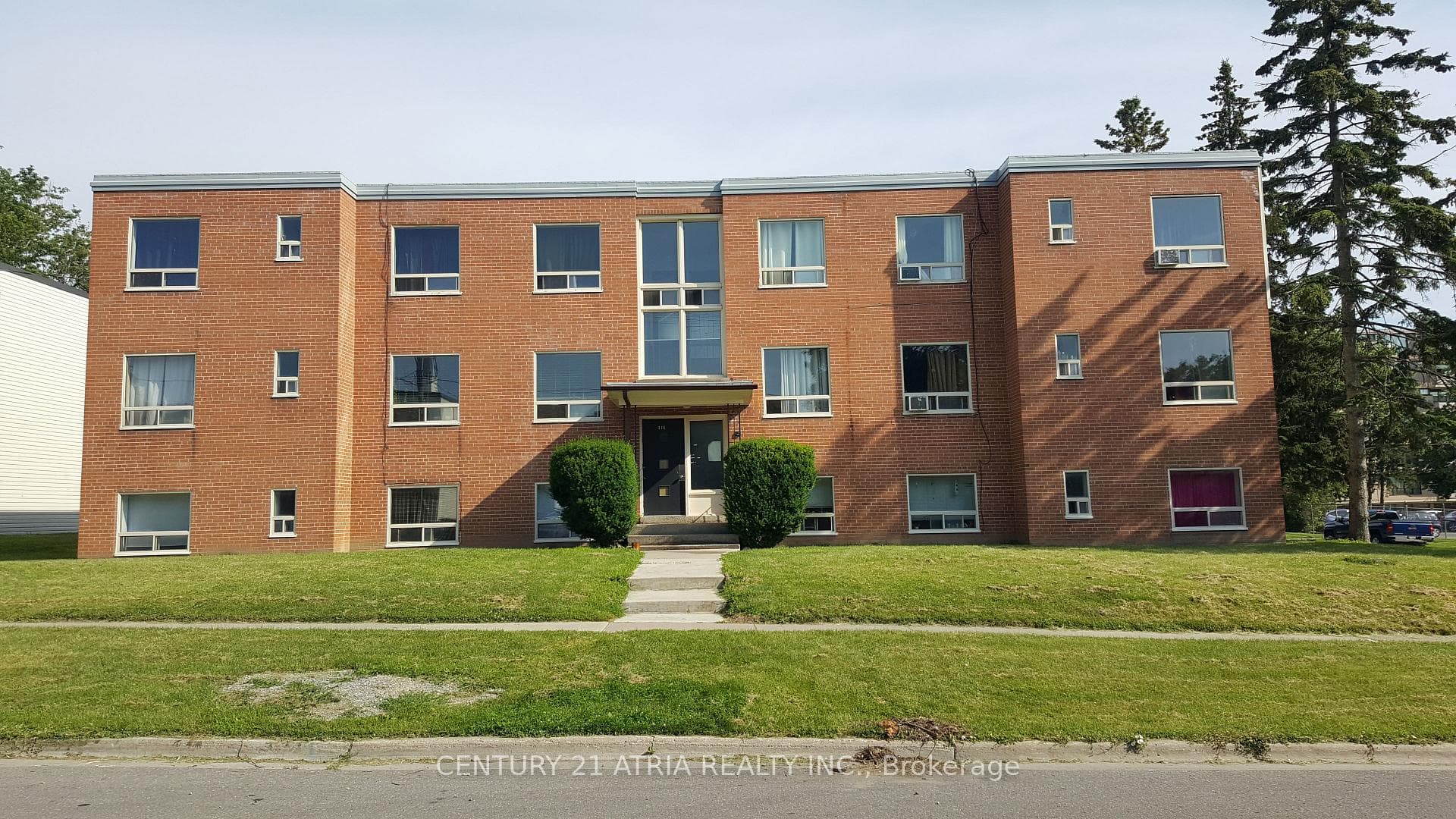 316 Saguenay Avenue, Oshawa, ON L1J 2N1