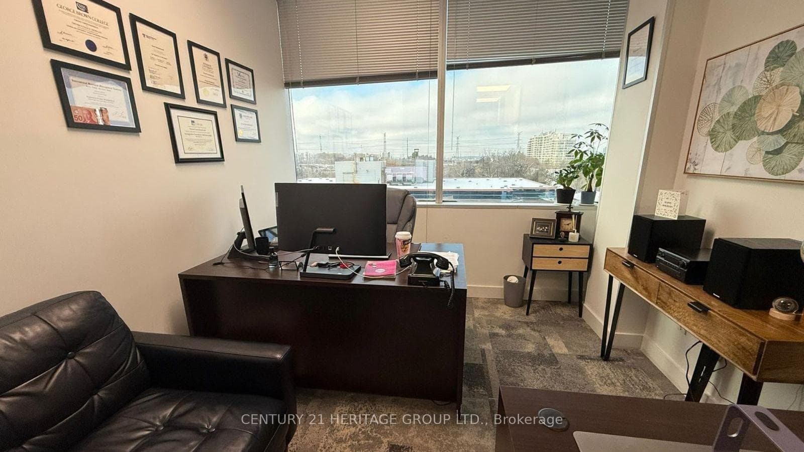 330 Highway 7 E #PH2B, Richmond Hill, ON L4B 3P8