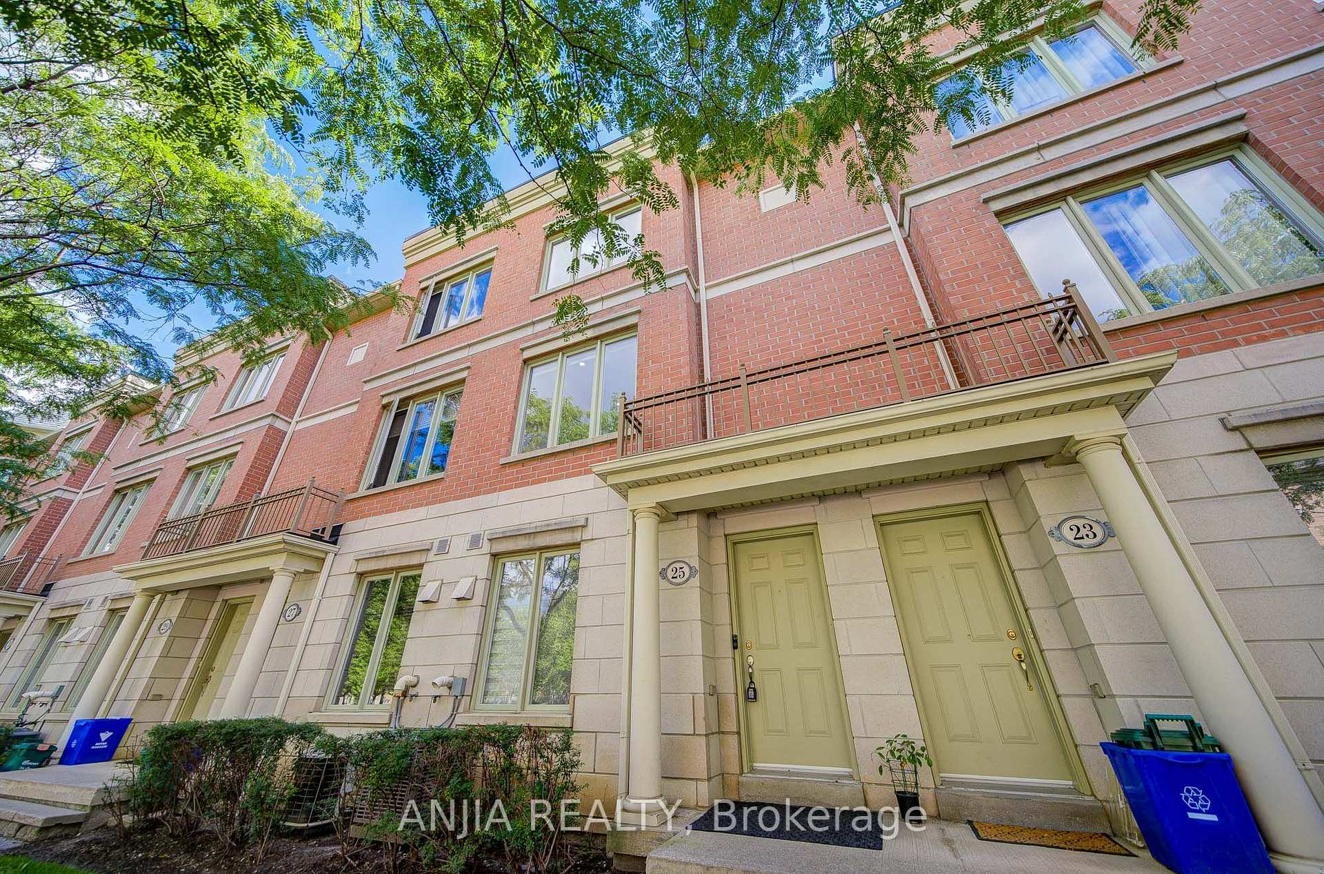 25 Galleria Parkway, Markham, ON L3T 0A4