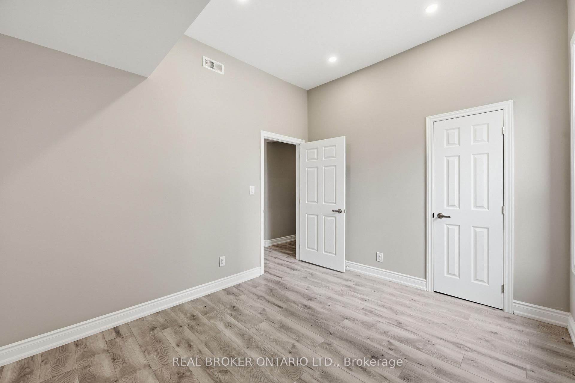 98 Duke Street, Hamilton, ON L8P 1X5