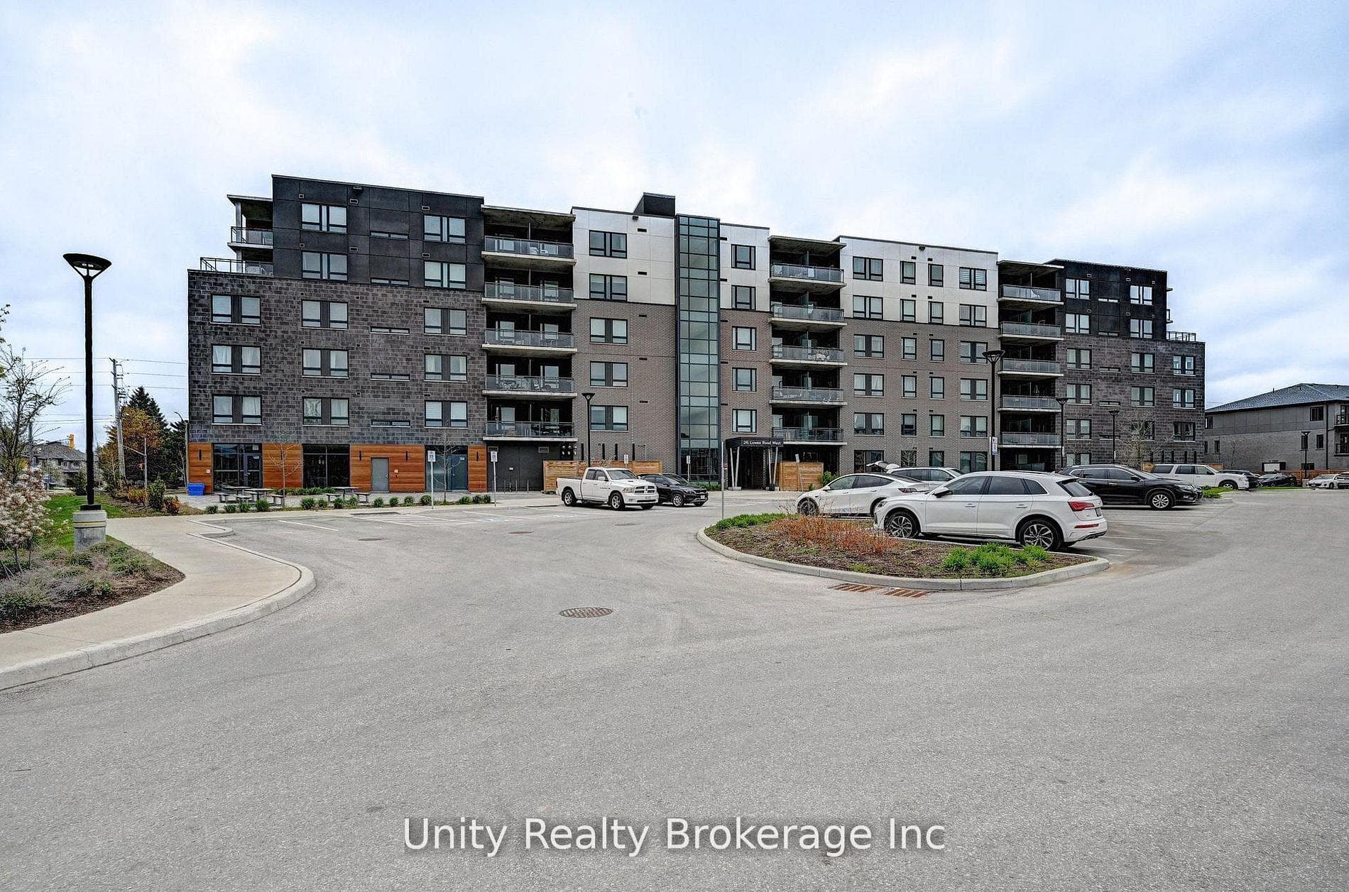 26 Lowes Road W, Guelph, ON N1G 0H4