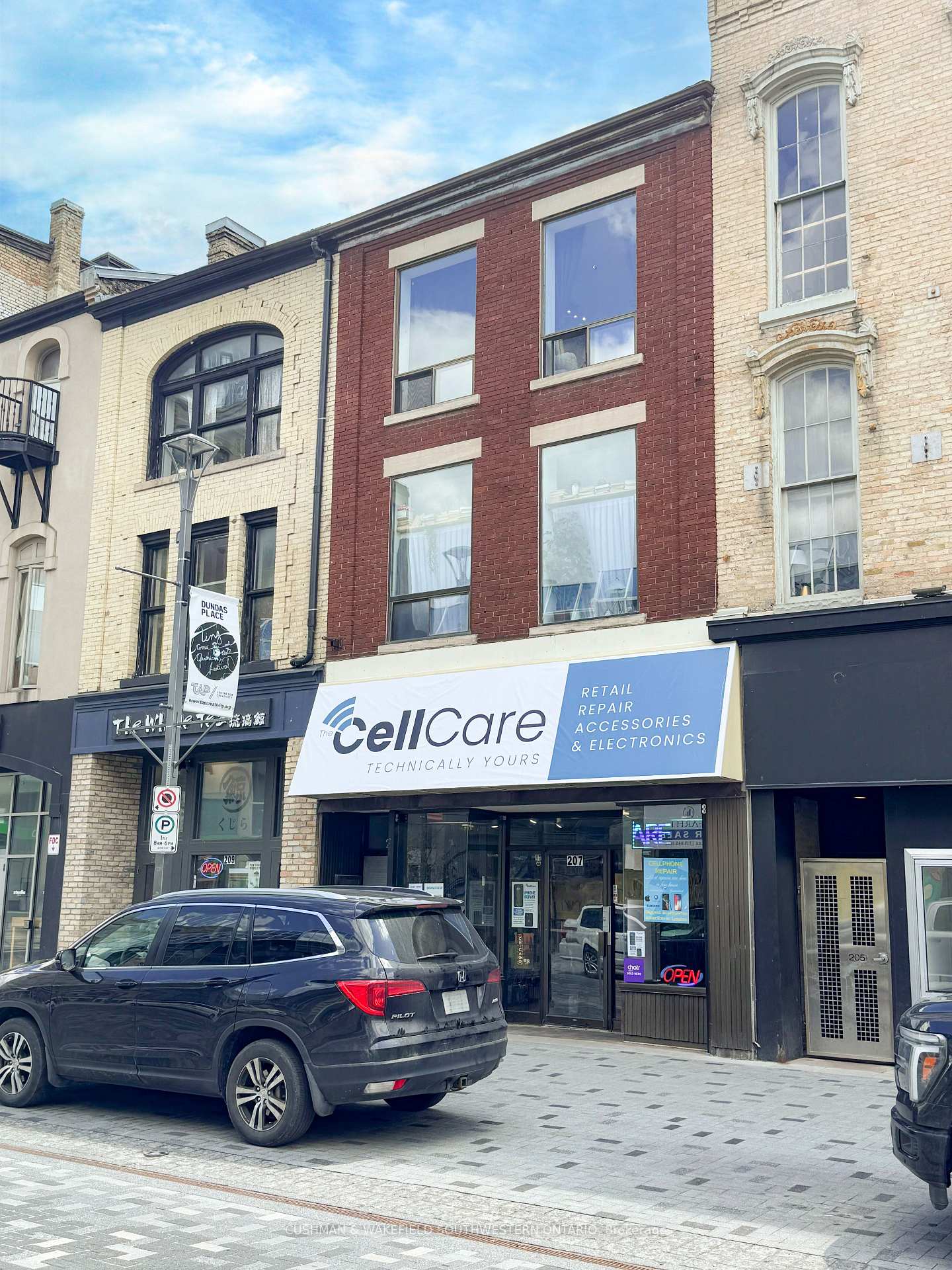 207 Dundas Street, London East, ON N6A 1G4