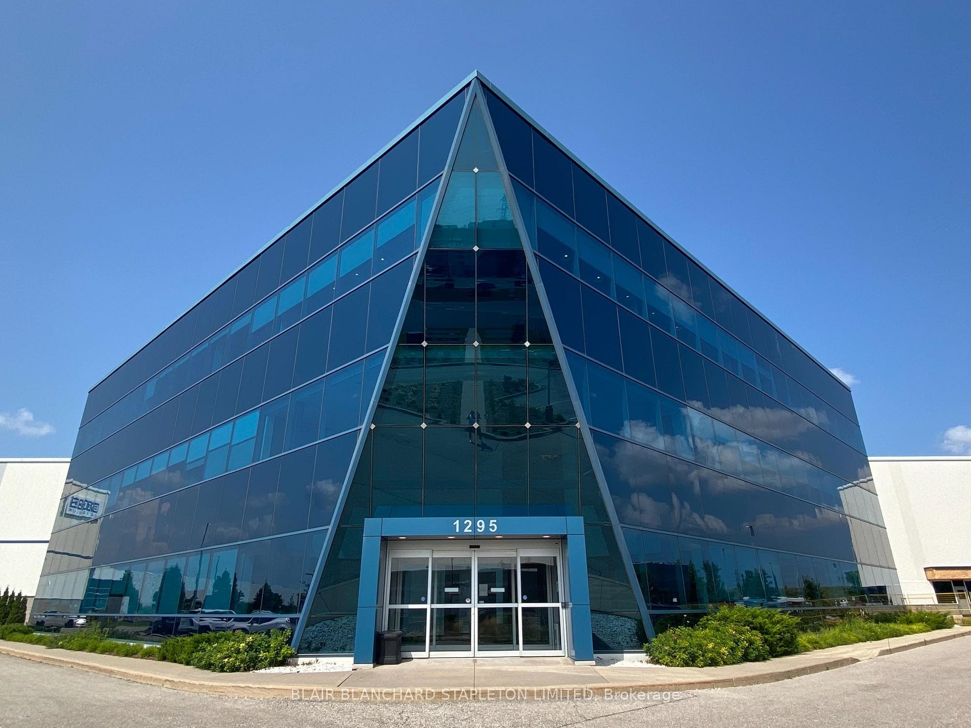 1295 Cormorant Road 303, Hamilton, ON L9G 4V5