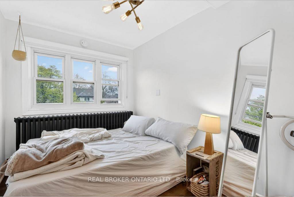 137 Sherman Avenue S, Hamilton, ON L8M 2R1