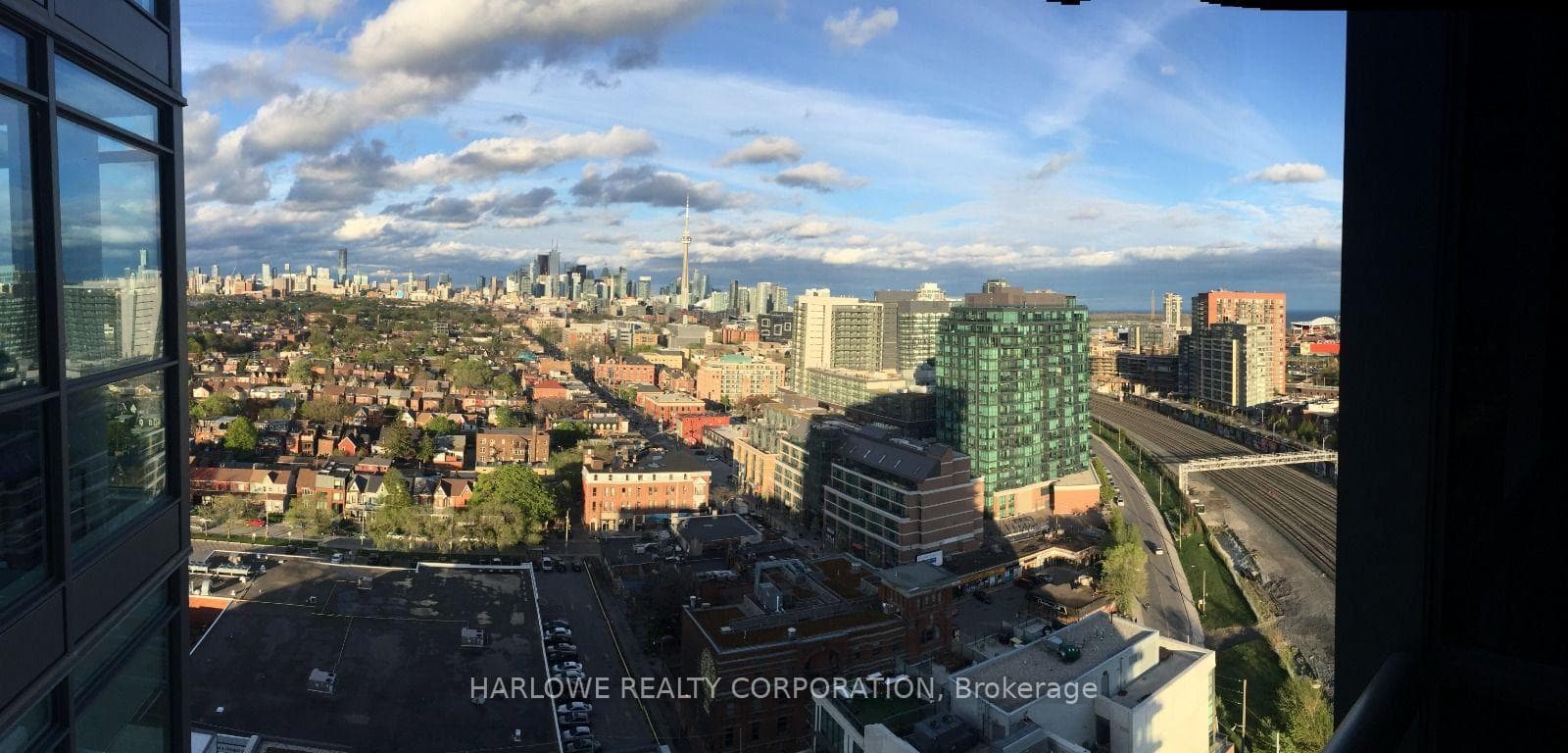 20 Minowan Miikan Lane 1905, Toronto, ON M6J 0E5