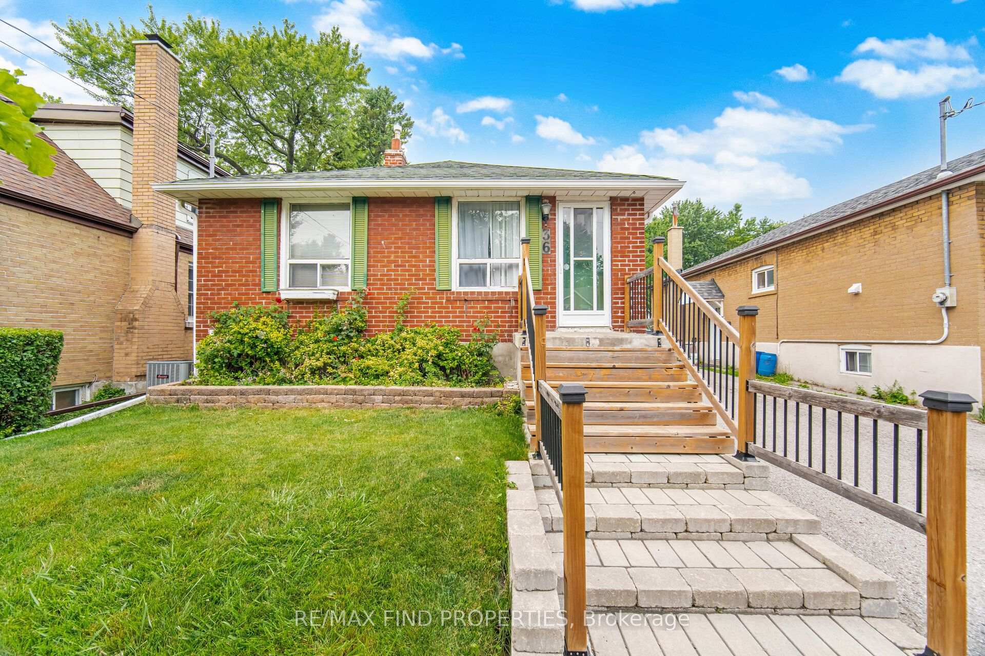 36 Pinegrove Avenue, Toronto, ON M1N 2G5