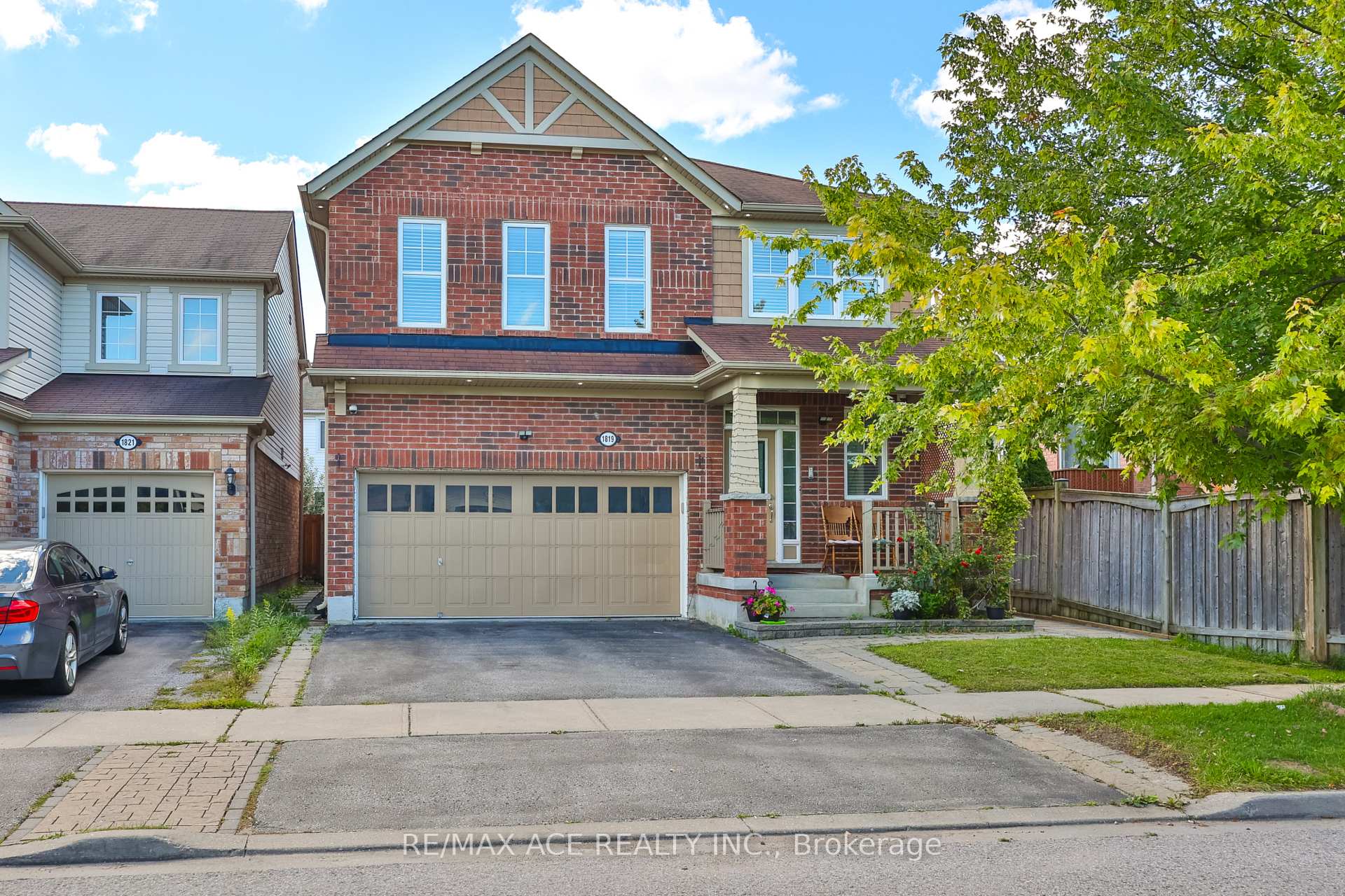 1819 Misthollow Drive, Pickering, ON L1X 0A7