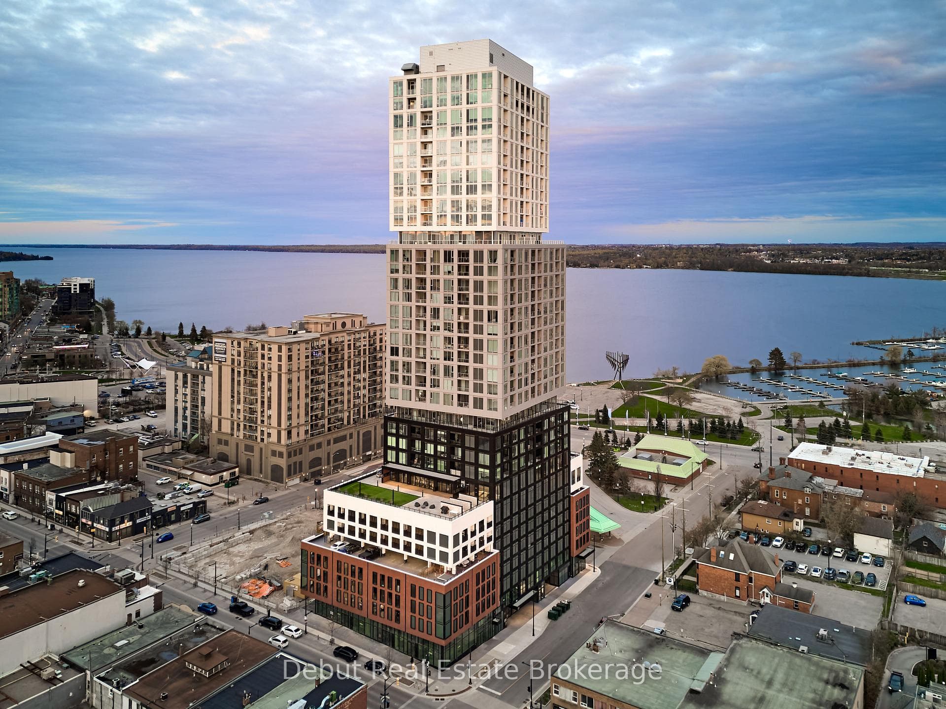39 Mary Street LPH05, Barrie, ON L4N 1S9