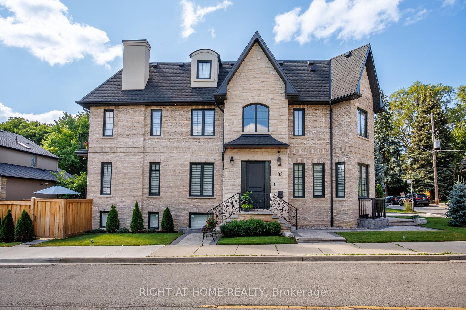 33 Thorndale Avenue, Toronto, ON M8X 1W8