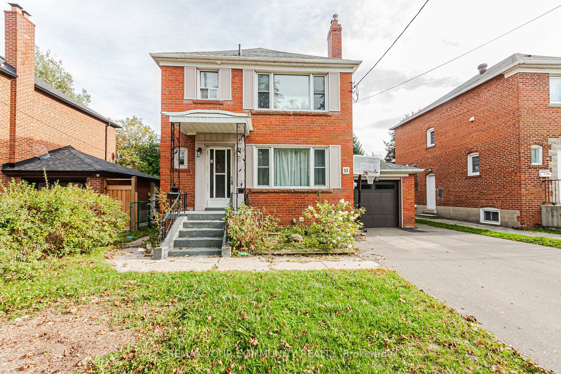53 Raeburn Avenue, Toronto, ON M3H 1G9