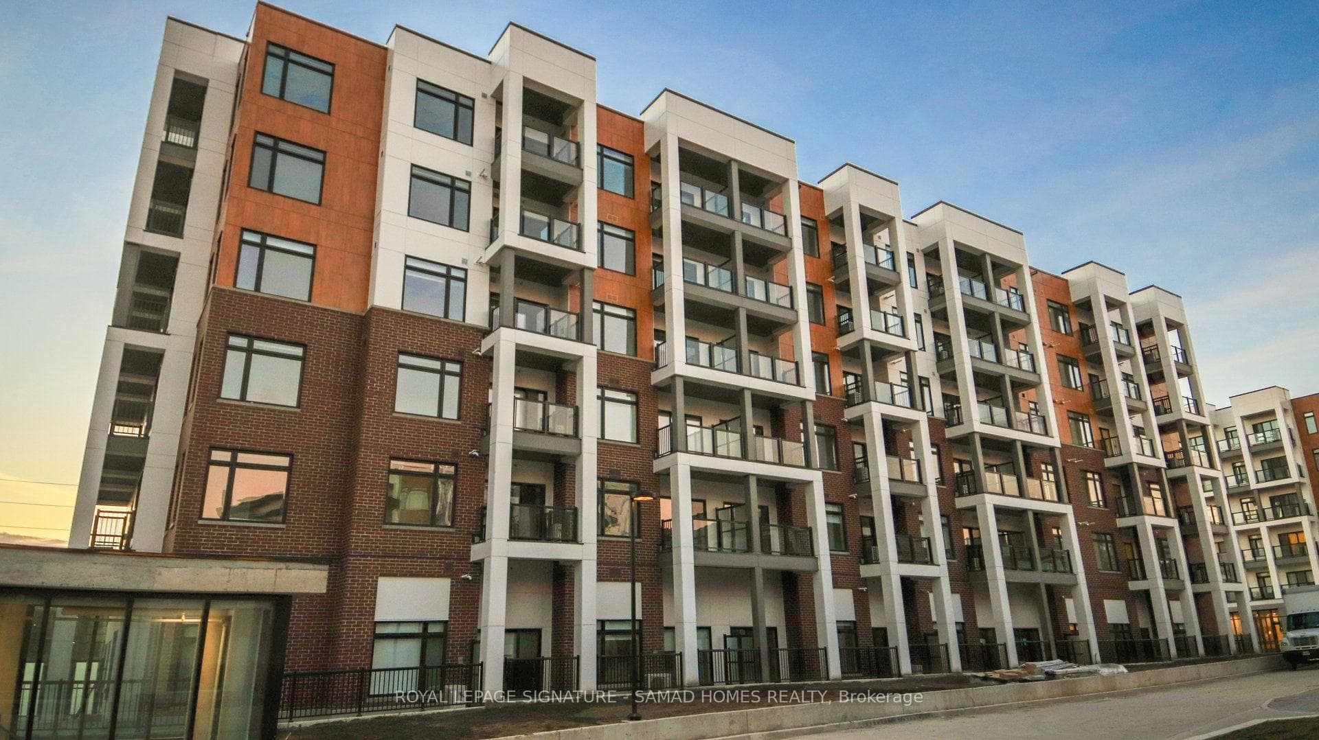135 Canon Jackson Drive 611, Toronto, ON M6M 0C3