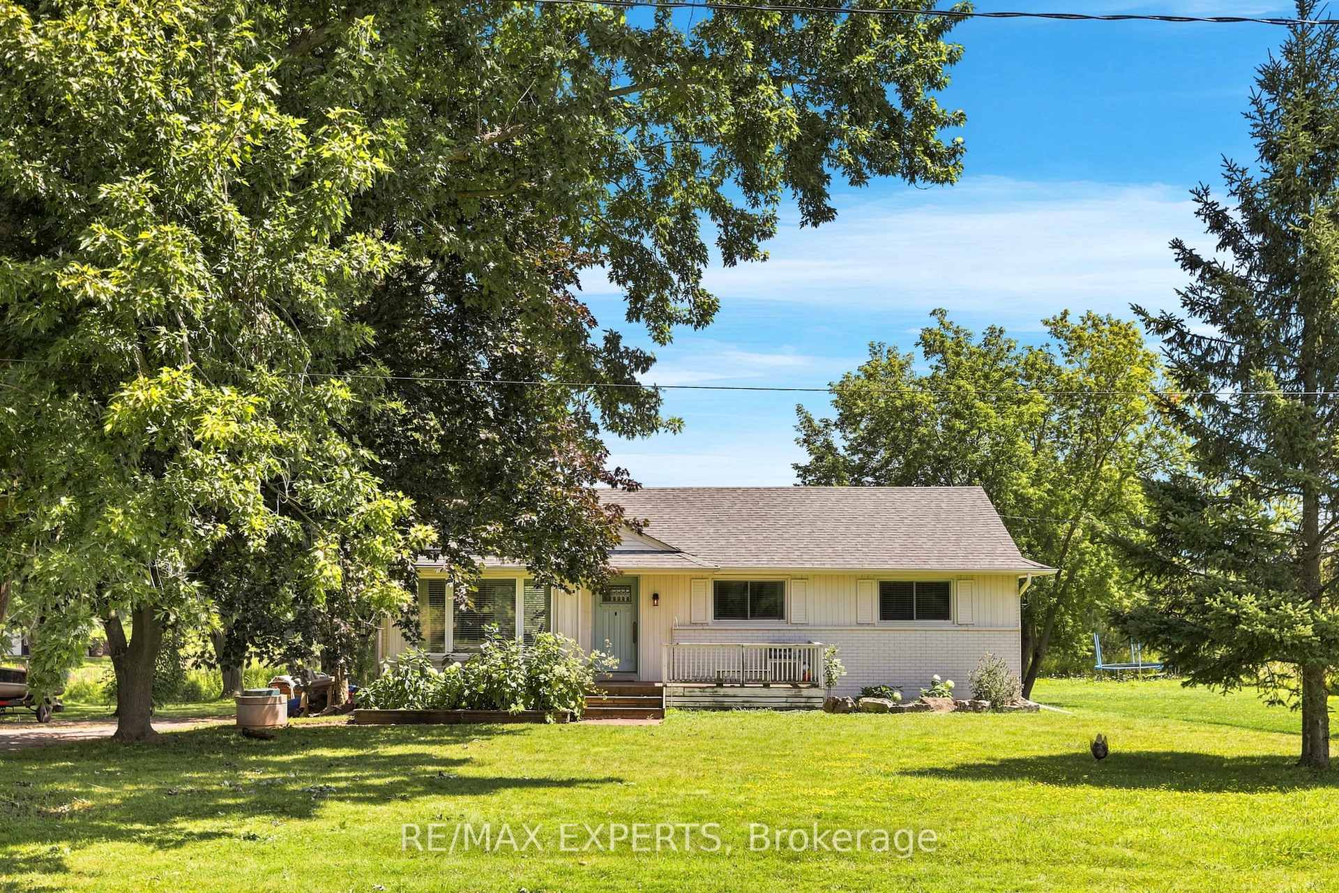 2724 8 Side Road, Burlington, ON L7P 0E6