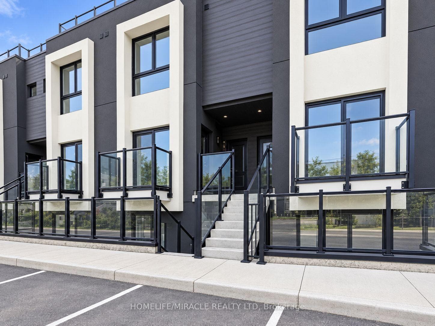 6638 Mcleod Road #311, Niagara Falls, ON L2G 3G5