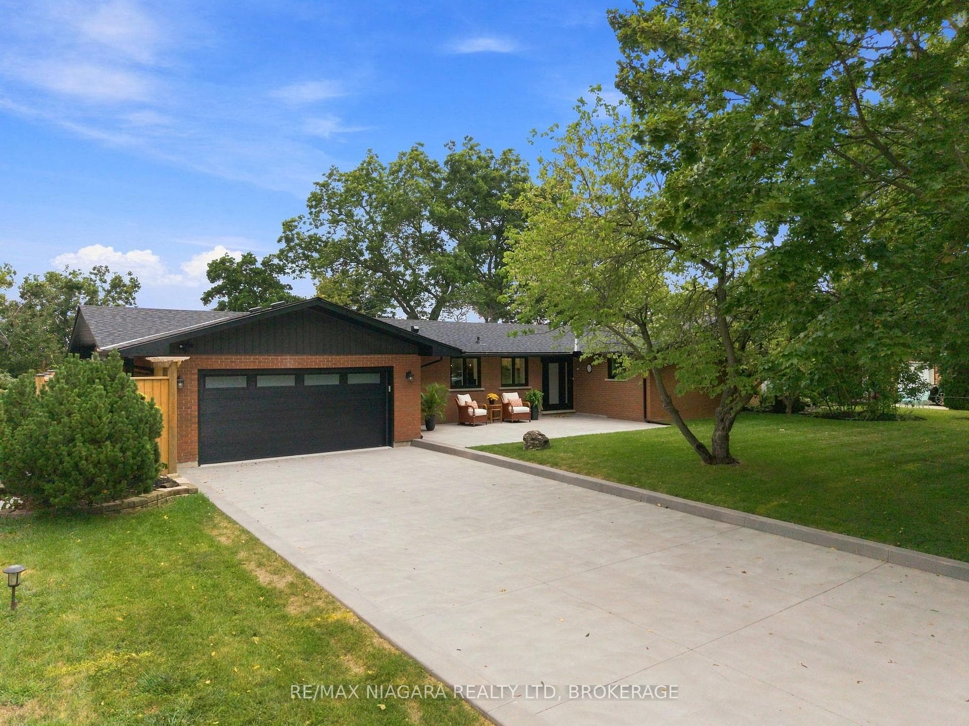 38 Royal Henley Boulevard, St. Catharines, ON L2N 4S1