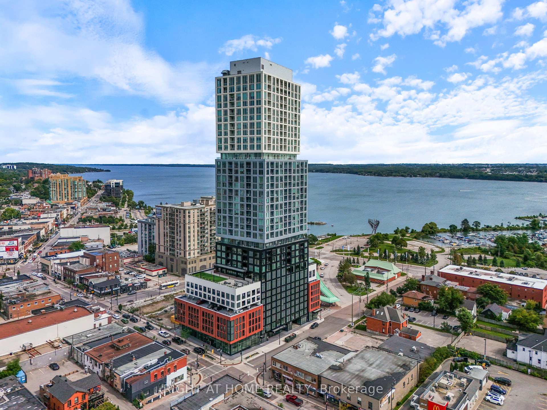39 Mary Street 2407, Barrie, ON L4N 1S9