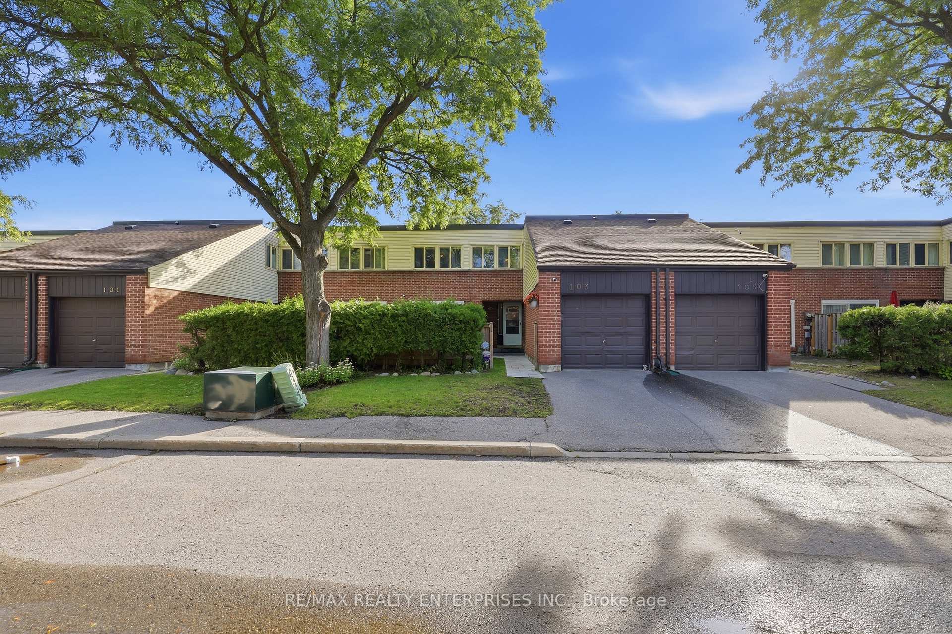 155 Glovers Road 103, Oshawa, ON L1G 7A4
