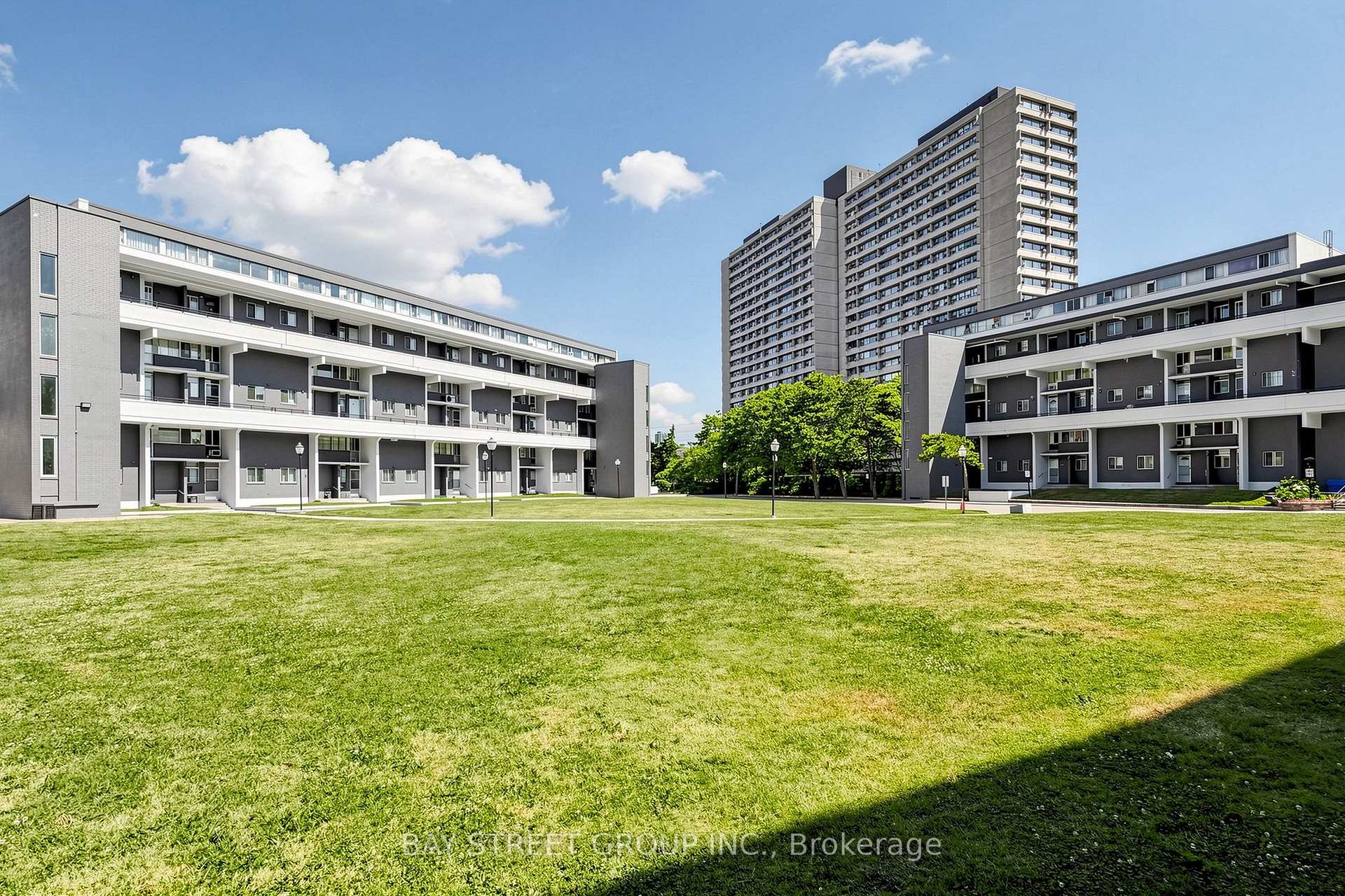 55 Sunny Glenway 302, Toronto, ON M3C 2Z5