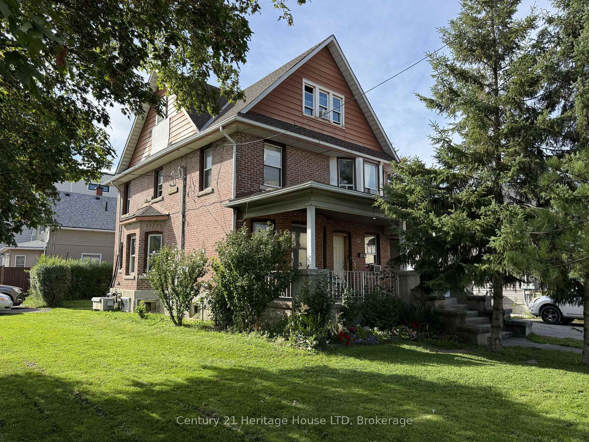 31 Pine Street N, Thorold, ON L2V 2P1