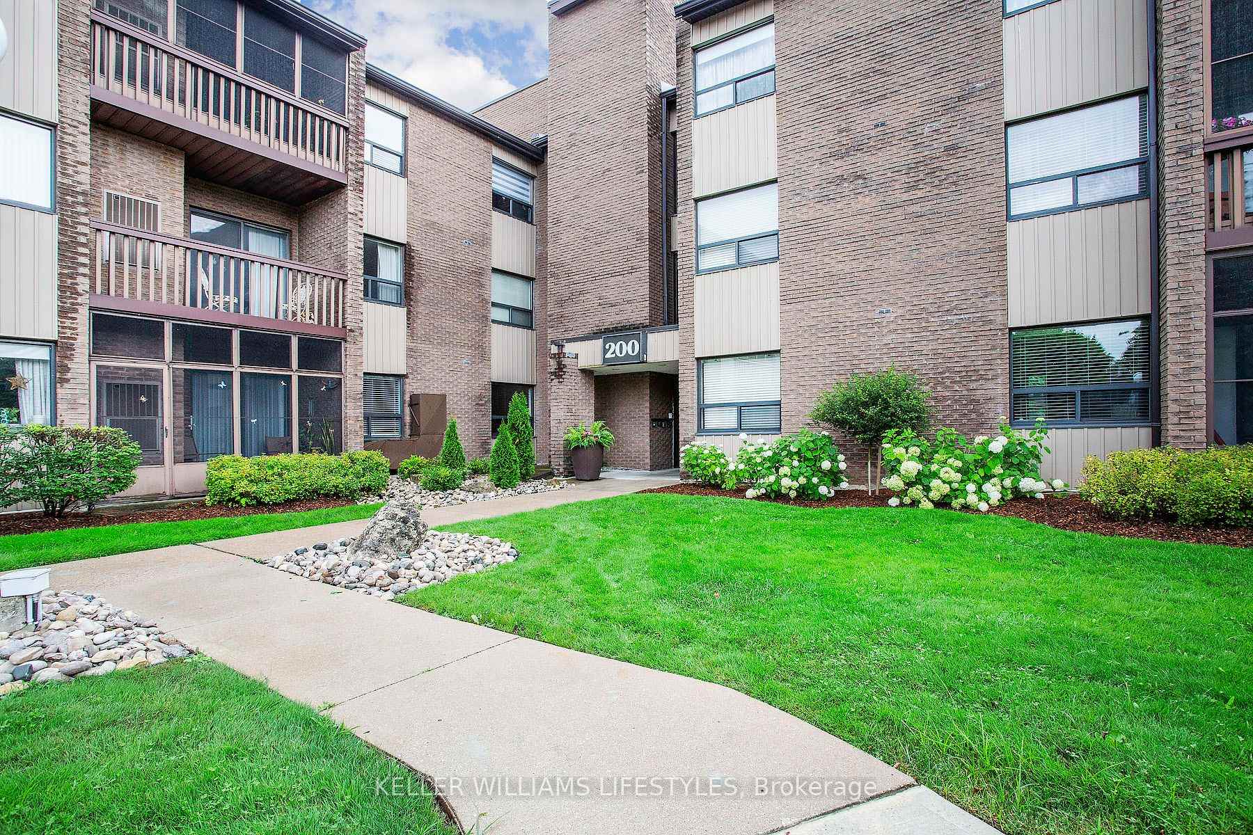 200 Everglade Crescent 104, London North, ON N6H 4P8