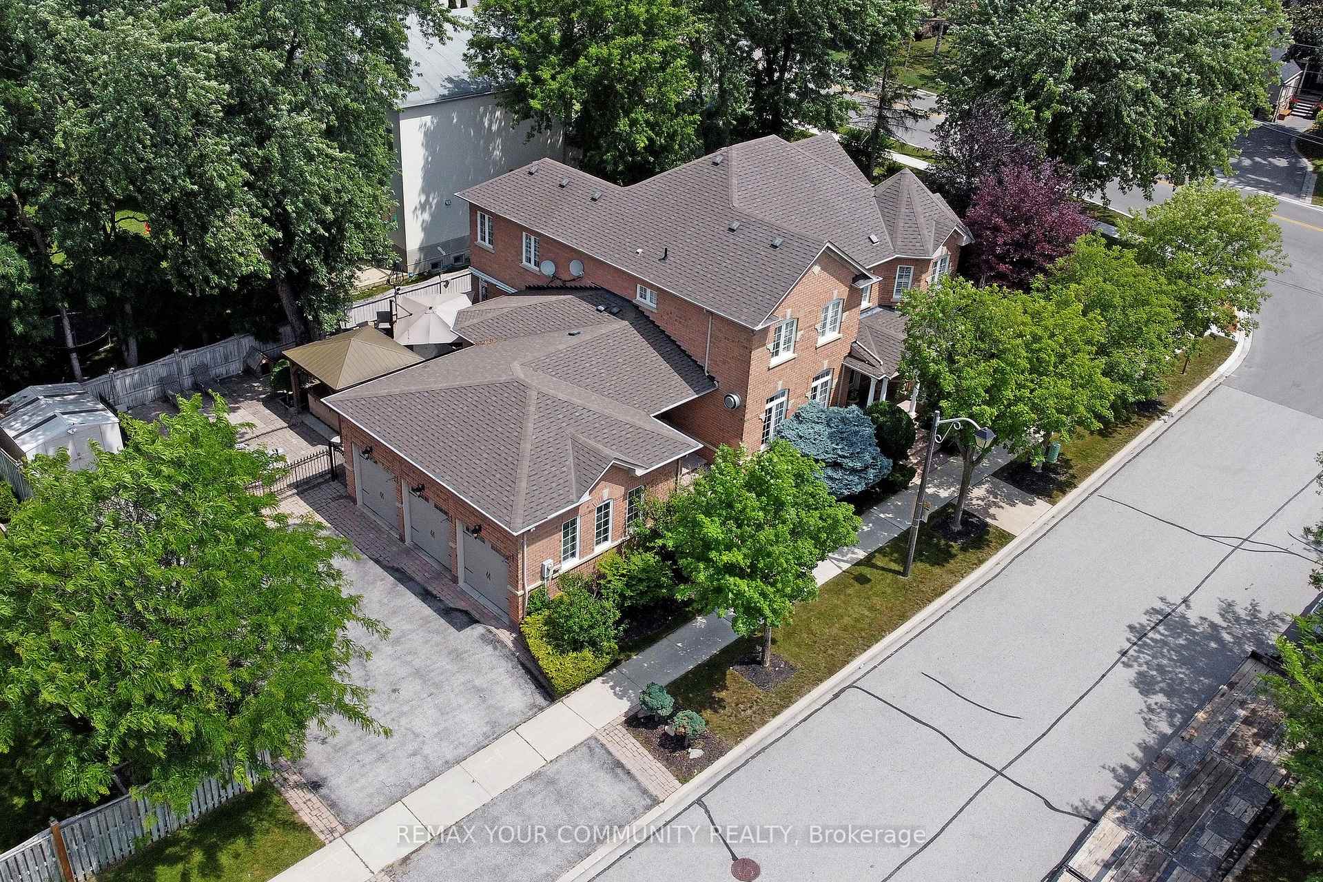 2 Winterberry Drive, Markham, ON L3S 4G3