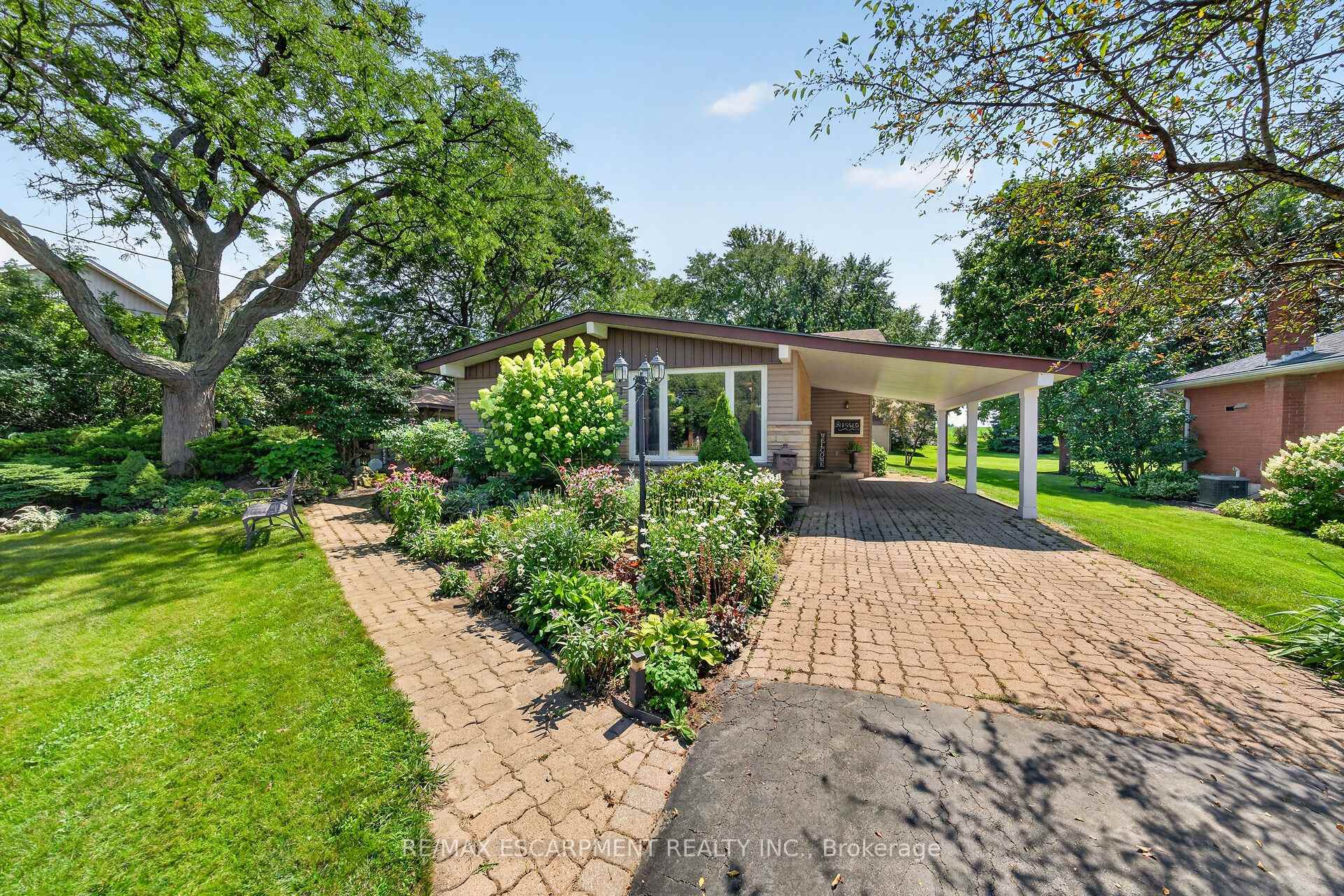 8399 Dickenson Road E, Hamilton, ON L0R 1W0