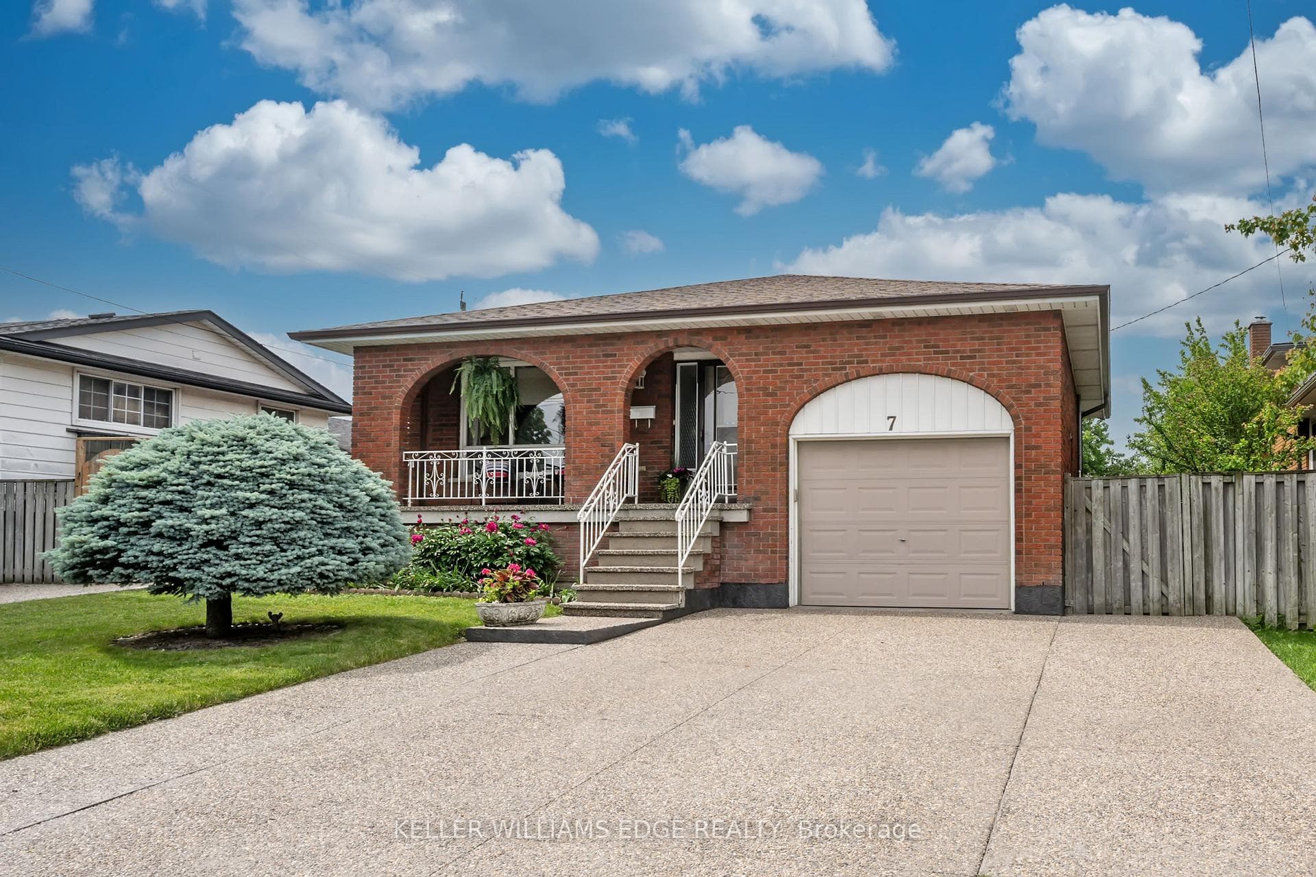 7 Oakland Drive, Hamilton, ON L8E 3R4