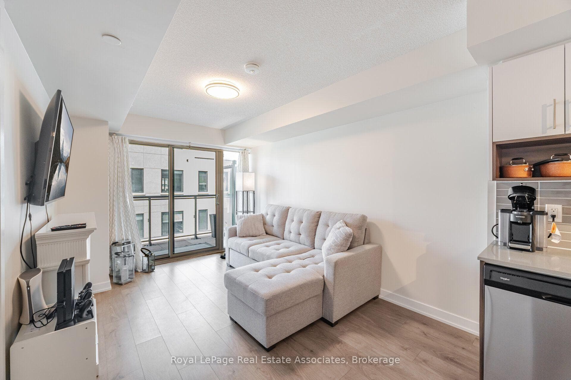 1119 COOKE Boulevard B327, Burlington, ON L7T 0C7