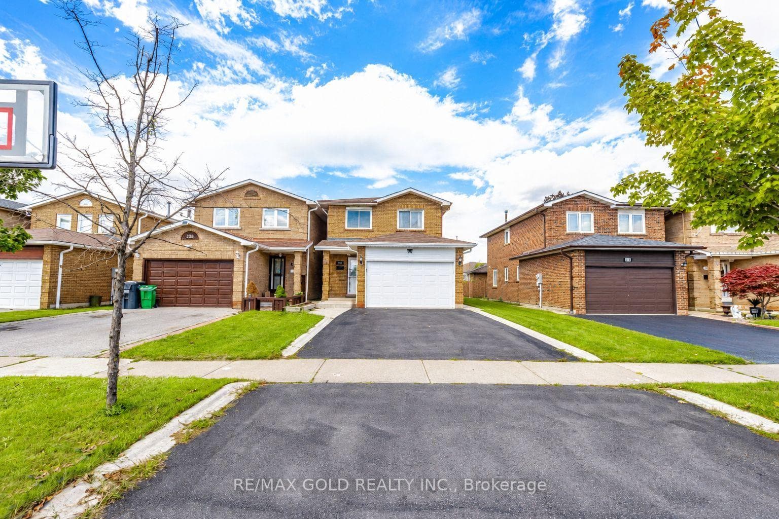 240 Simmons Boulevard, Brampton, ON L6V 3Y1