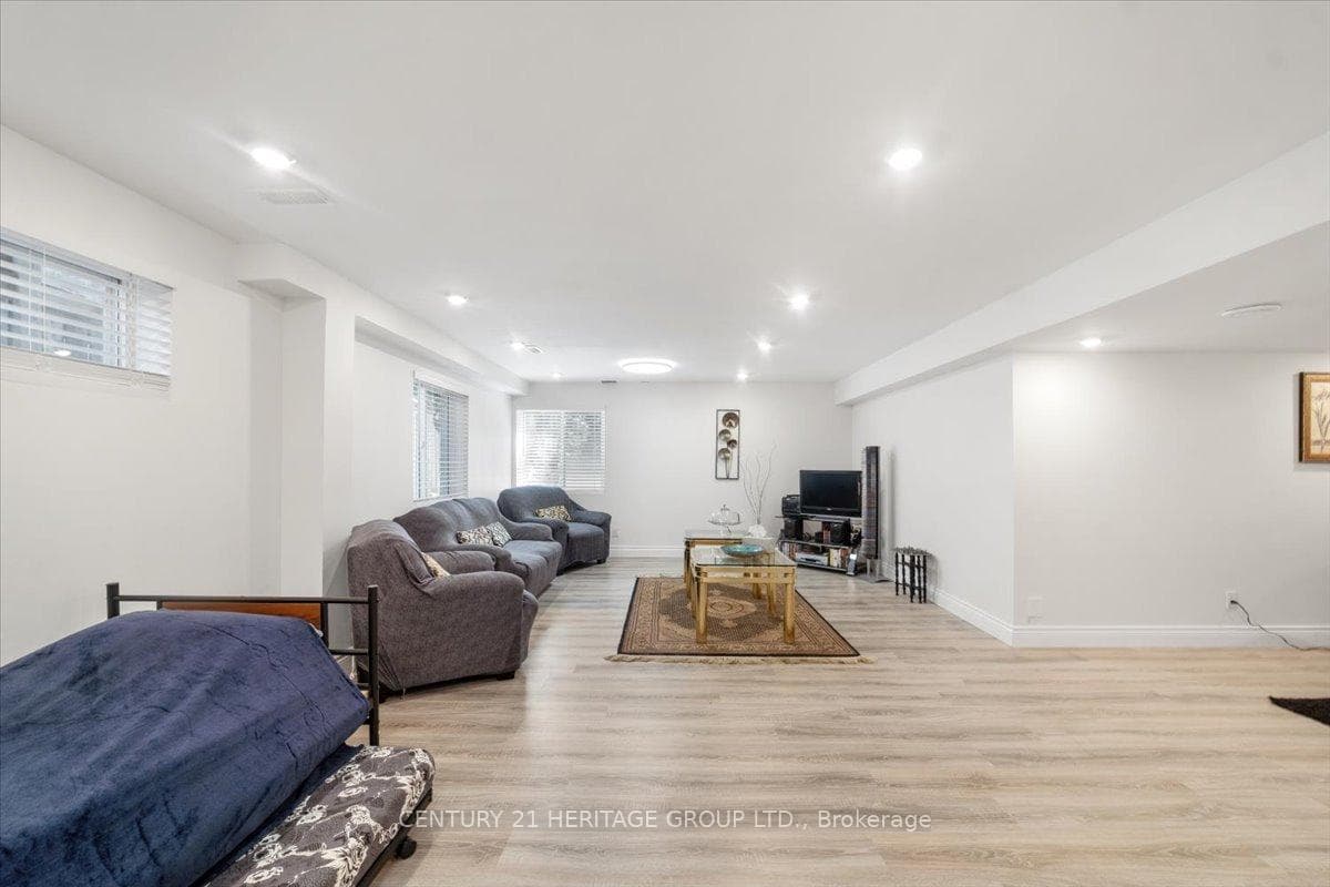 47 Stollar Boulevard Bsmnt, Barrie, ON L4M 6N3