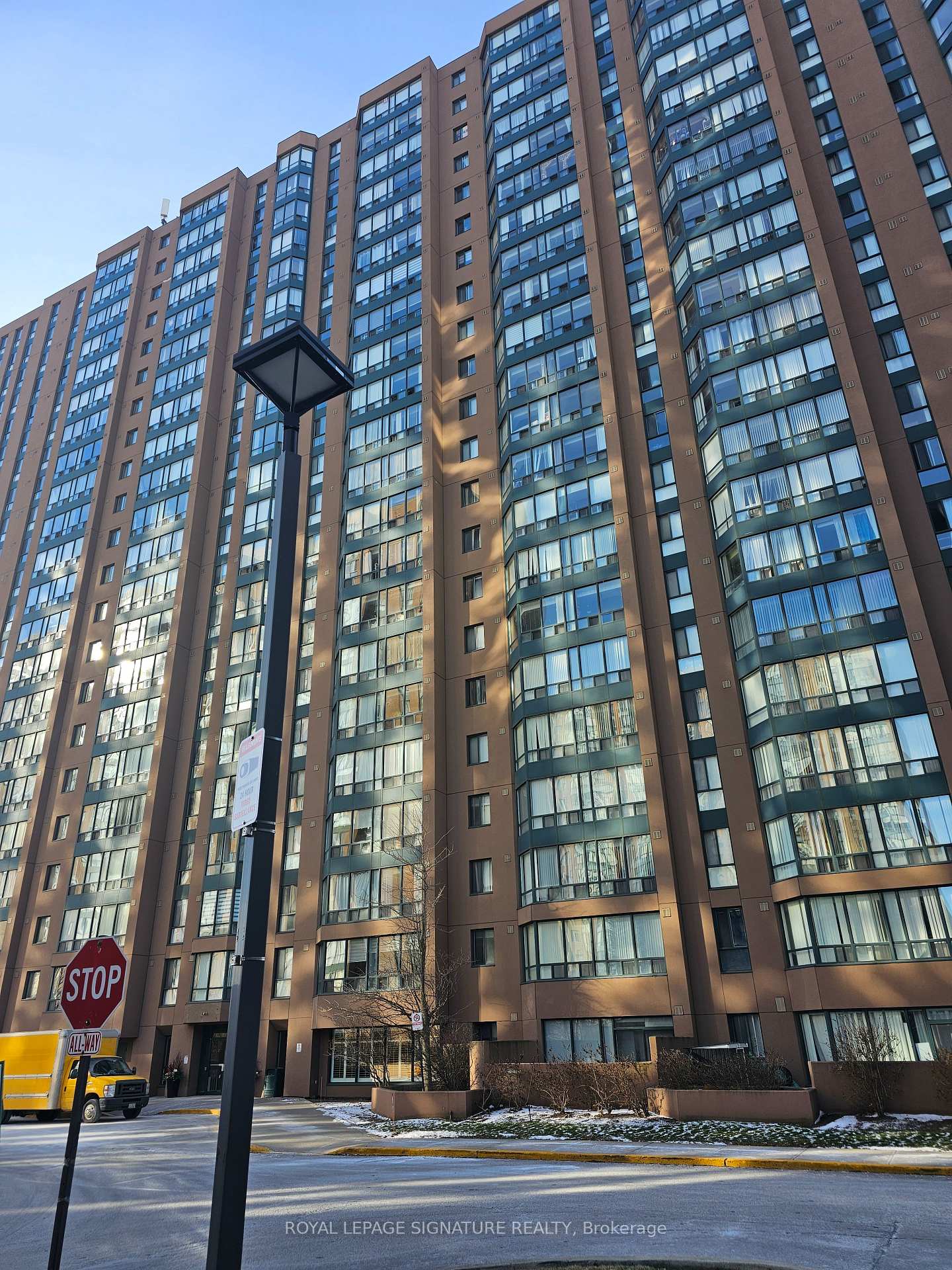 155 Hillcrest Avenue W 507, Mississauga, ON L5B 3Z2