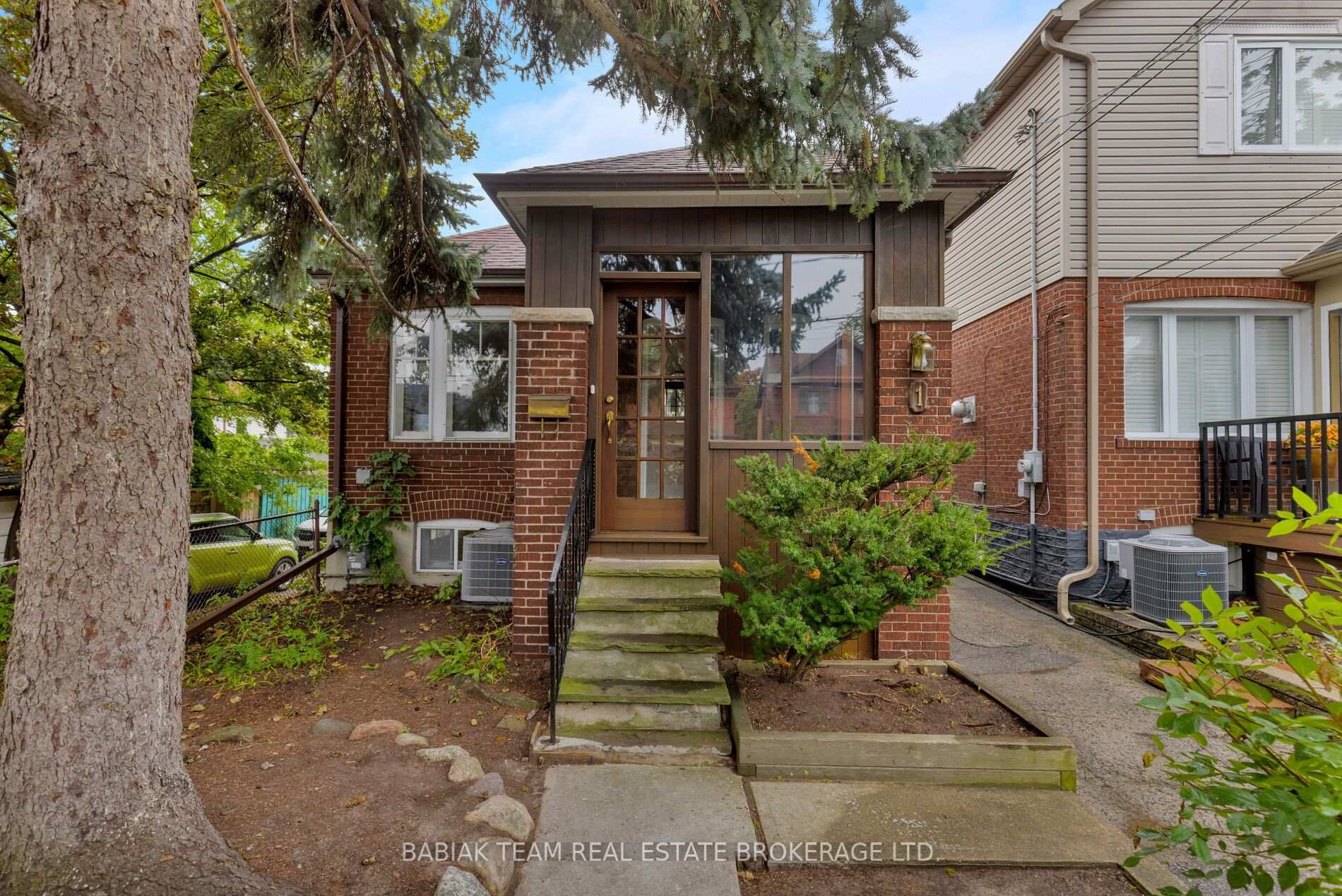 1 Rambert Crescent, Toronto, ON M6S 1E5