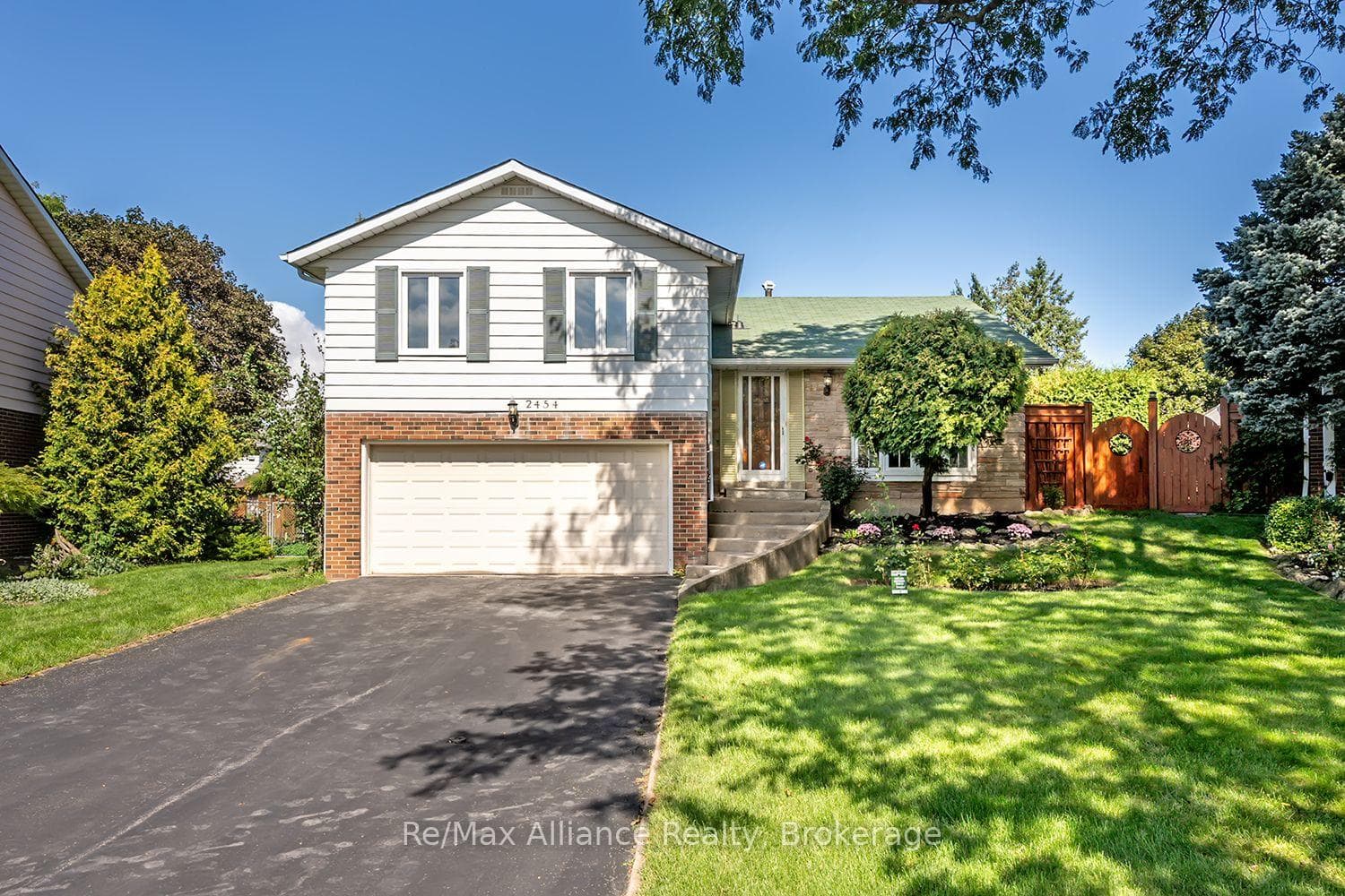 2454 Woking Crescent, Mississauga, ON L5K 1Z7