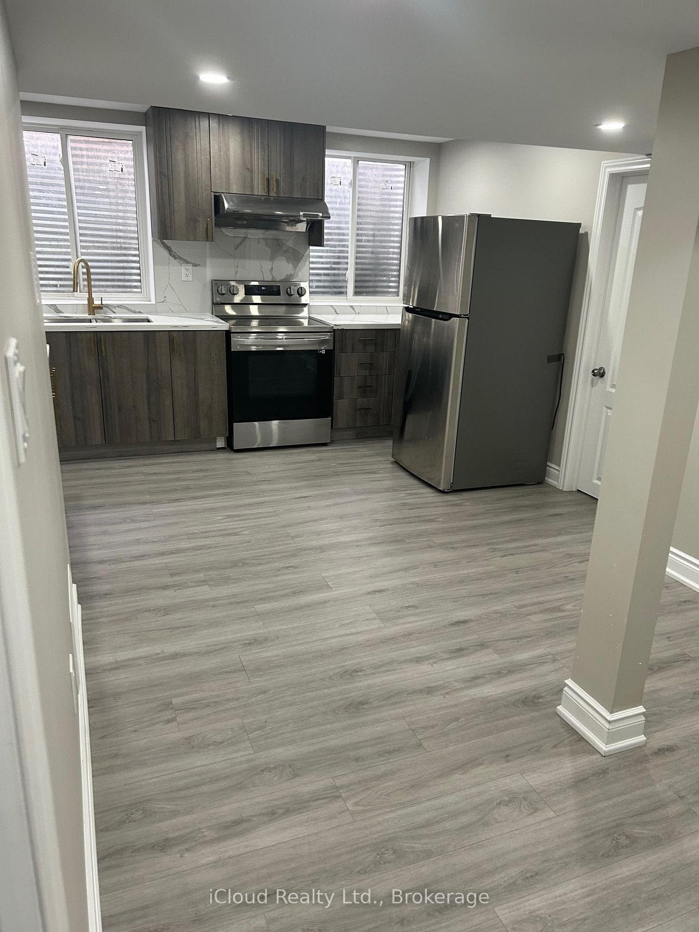 1303 Rose Way W, Milton, ON L9E 1M2